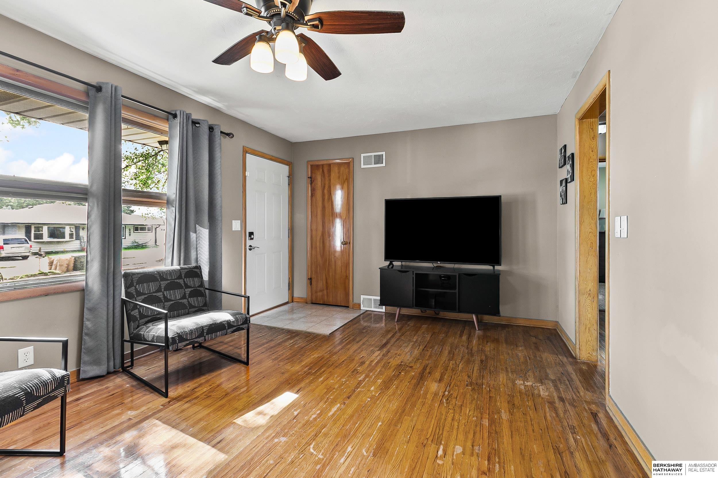 Lincoln, Nebraska 68507, United States, 2 Bedrooms Bedrooms, ,2 BathroomsBathrooms,Residential,Pending,187639