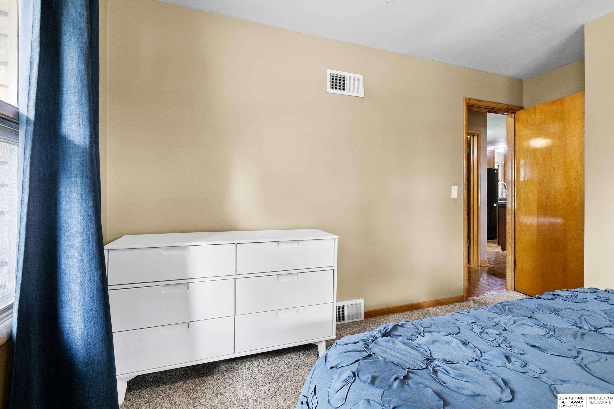 Lincoln, Nebraska 68507, United States, 2 Bedrooms Bedrooms, ,2 BathroomsBathrooms,Residential,Pending,187639