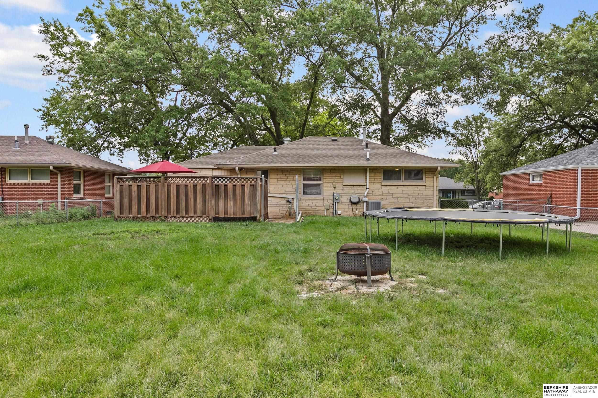 Lincoln, Nebraska 68507, United States, 2 Bedrooms Bedrooms, ,2 BathroomsBathrooms,Residential,Pending,187639