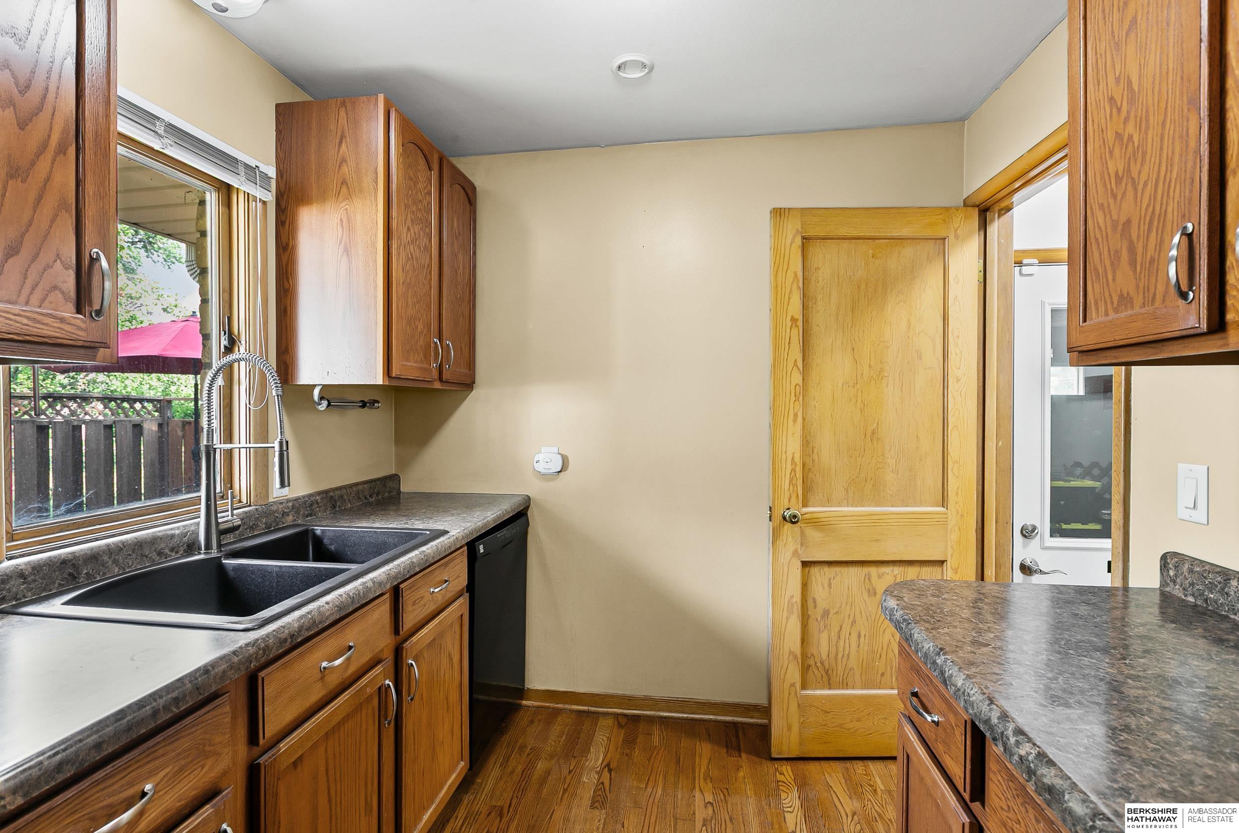 Lincoln, Nebraska 68507, United States, 2 Bedrooms Bedrooms, ,2 BathroomsBathrooms,Residential,Pending,187639