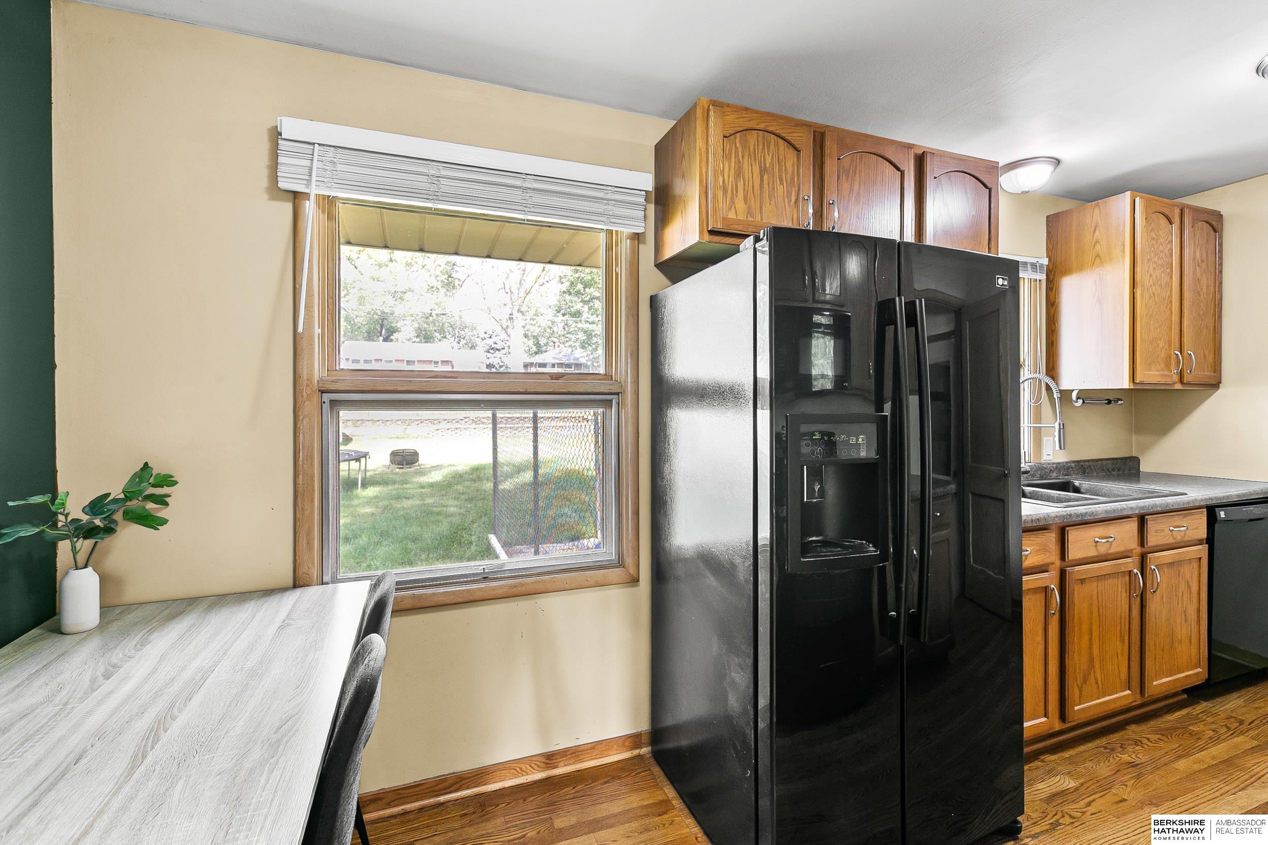 Lincoln, Nebraska 68507, United States, 2 Bedrooms Bedrooms, ,2 BathroomsBathrooms,Residential,Pending,187639