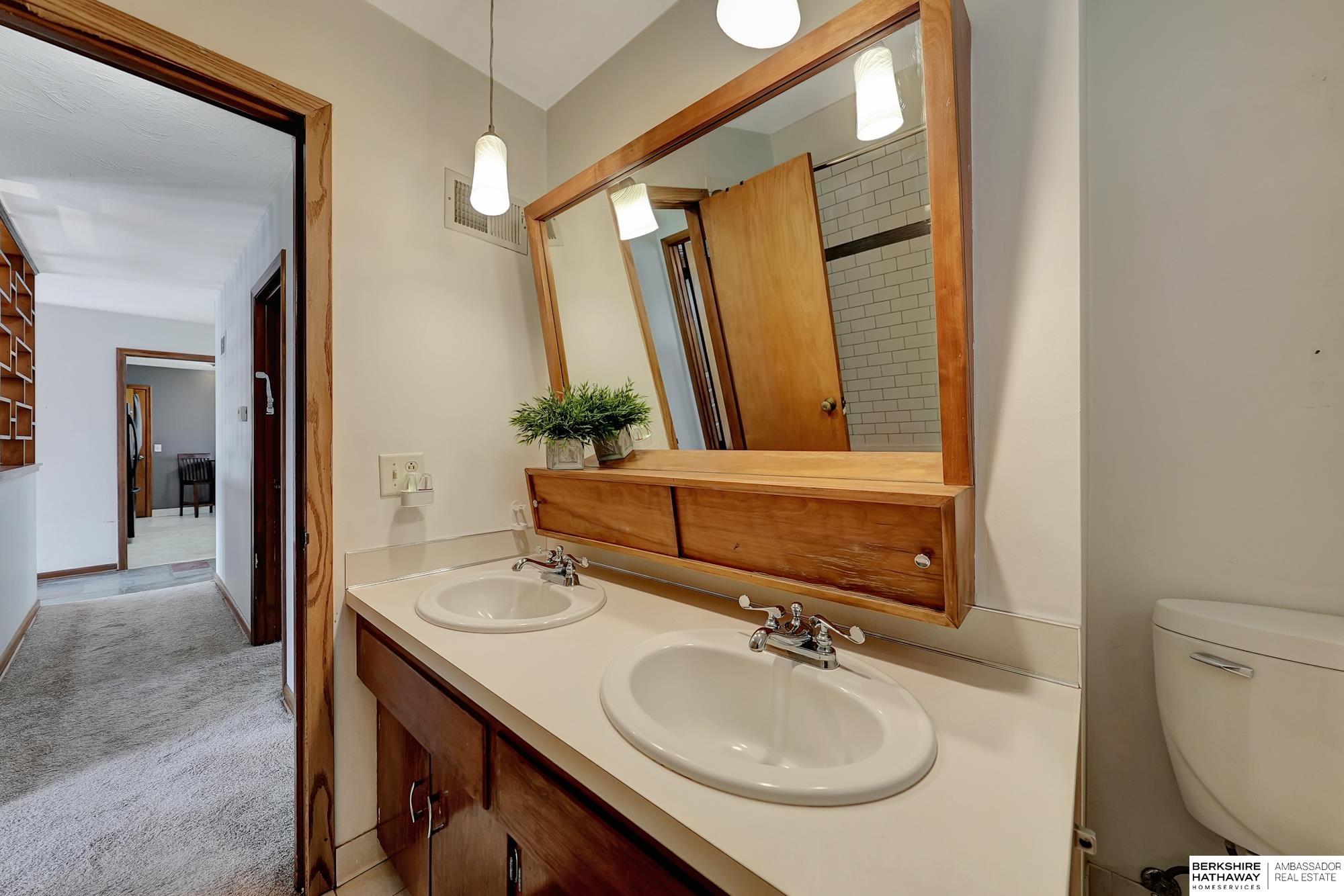 Lincoln, Nebraska 68505, United States, 4 Bedrooms Bedrooms, ,2 BathroomsBathrooms,Residential,Active,118869