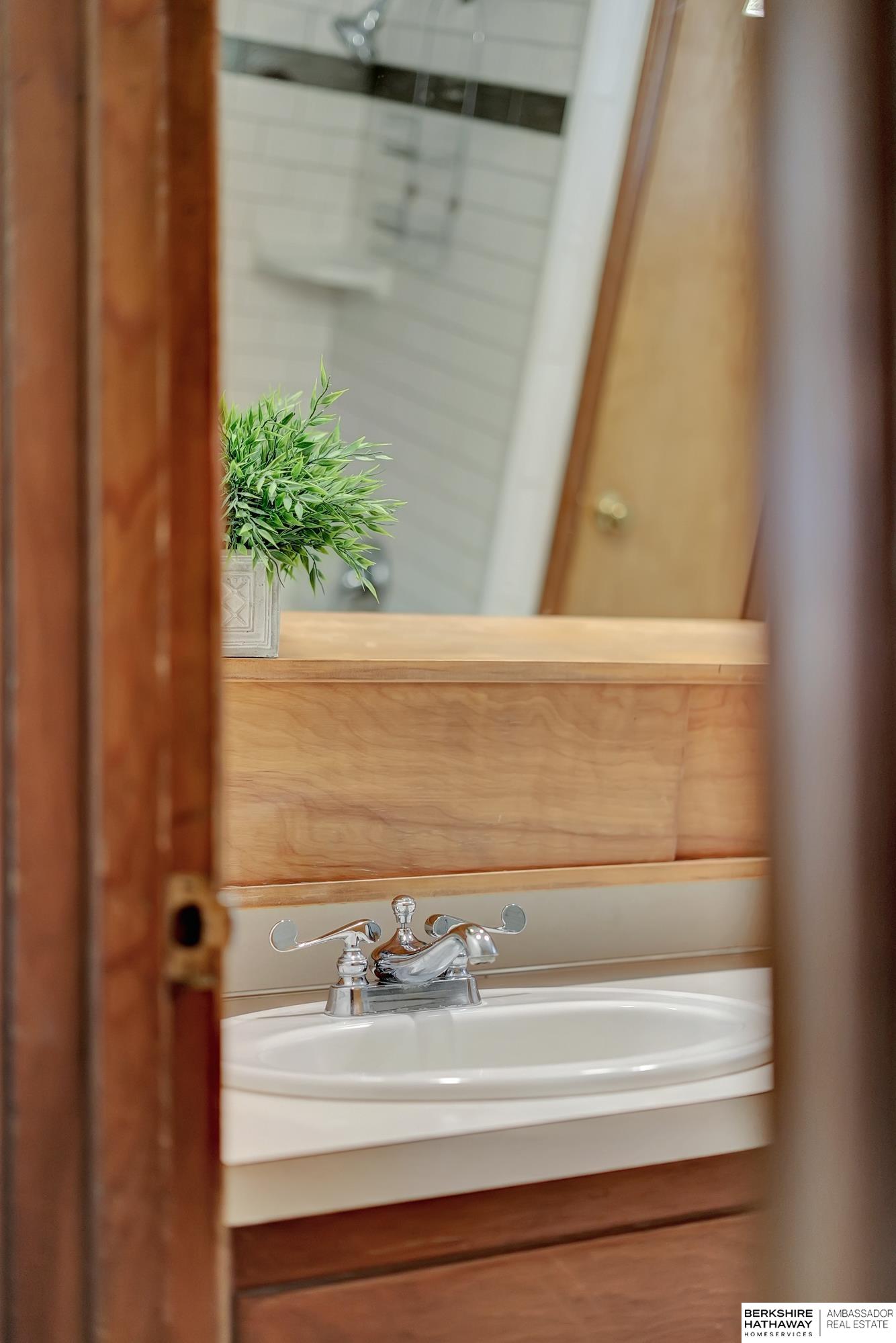 Lincoln, Nebraska 68505, United States, 4 Bedrooms Bedrooms, ,2 BathroomsBathrooms,Residential,Active,118869