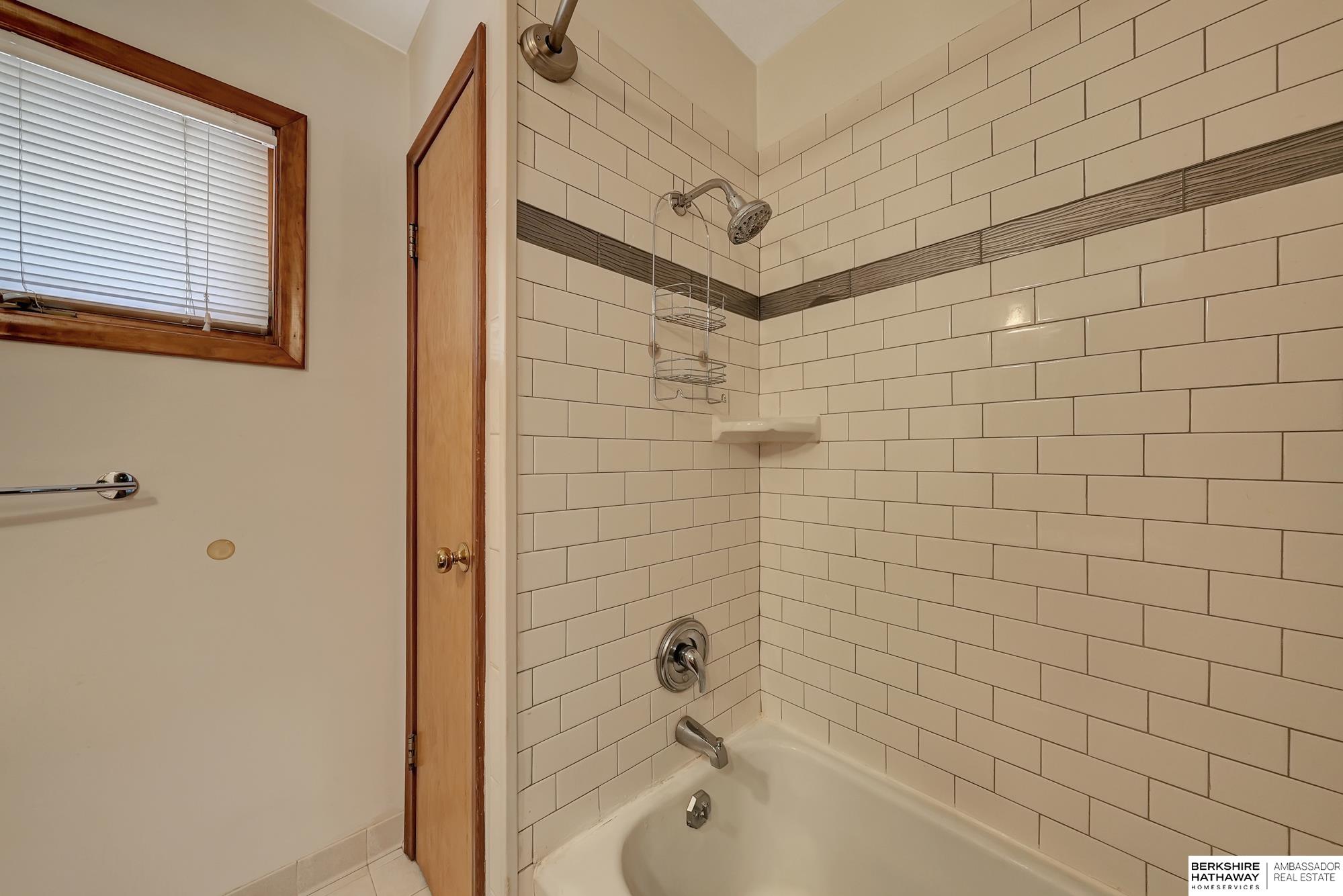 Lincoln, Nebraska 68505, United States, 4 Bedrooms Bedrooms, ,2 BathroomsBathrooms,Residential,Active,118869