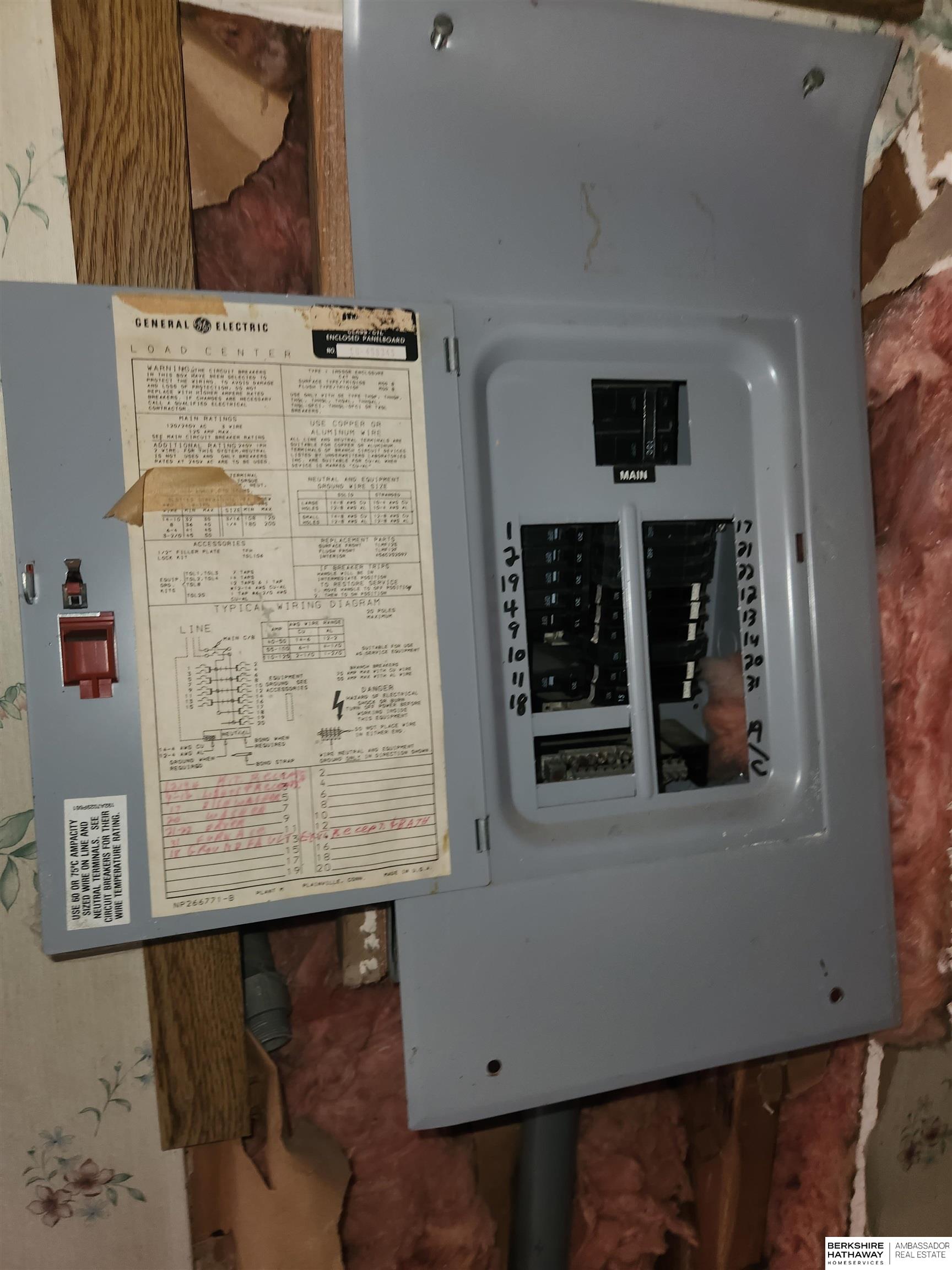 Bellevue, Nebraska 68123, United States, 3 Bedrooms Bedrooms, ,2 BathroomsBathrooms,Residential,Pending,198500