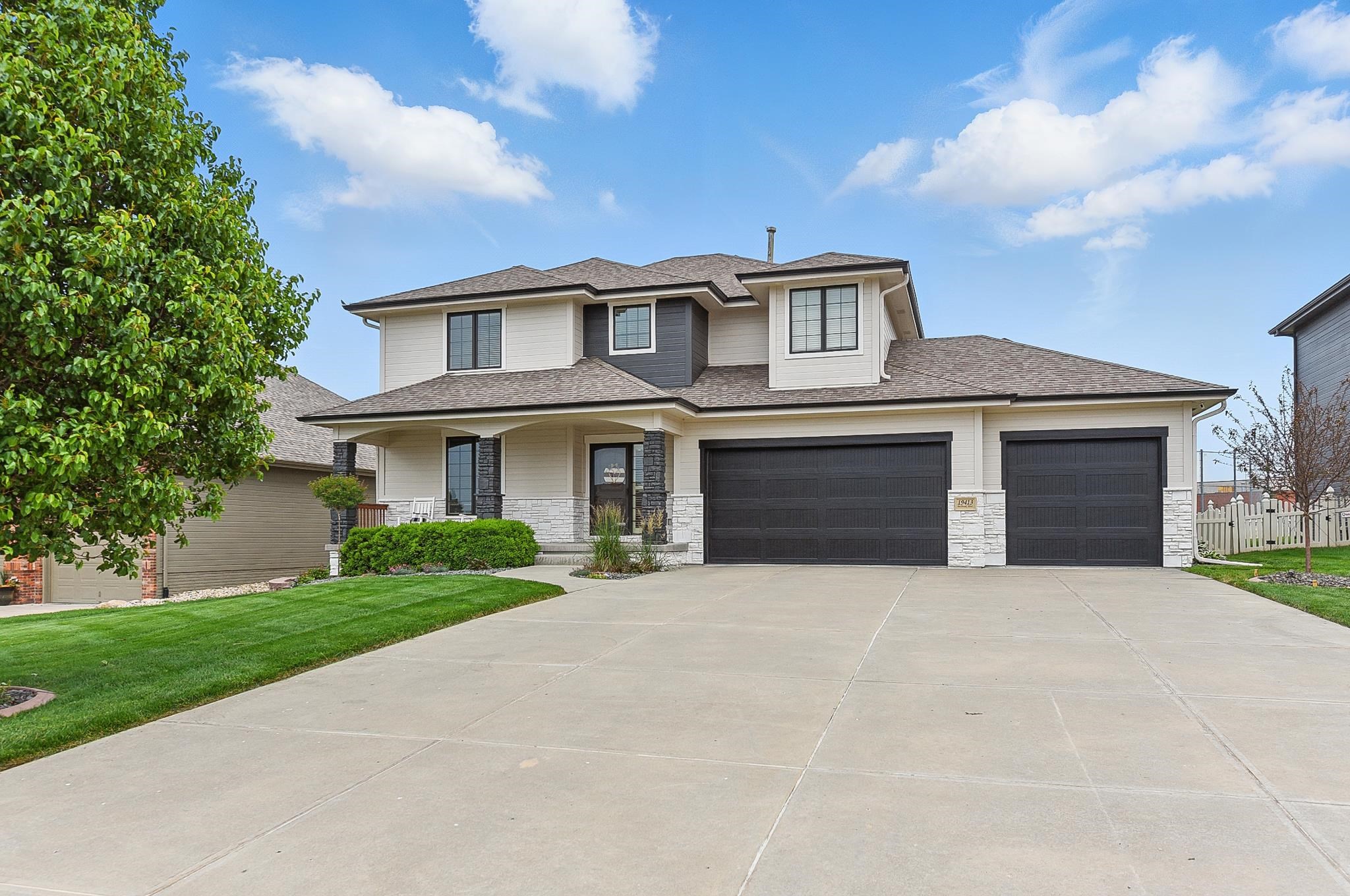 Gretna, Nebraska 68028, United States, 5 Bedrooms Bedrooms, ,3 BathroomsBathrooms,Residential,Pending,146782