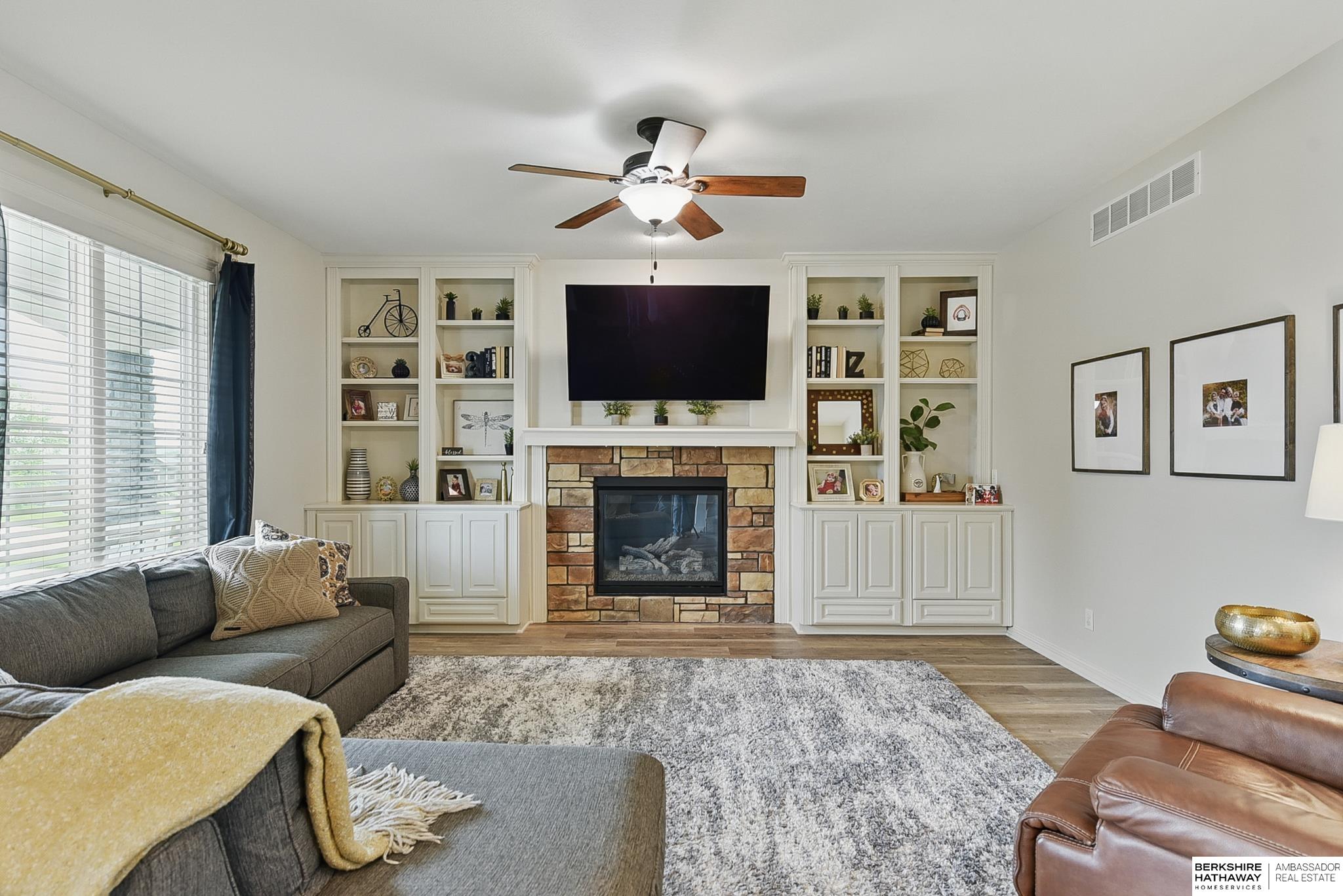 Gretna, Nebraska 68028, United States, 5 Bedrooms Bedrooms, ,3 BathroomsBathrooms,Residential,Pending,146782