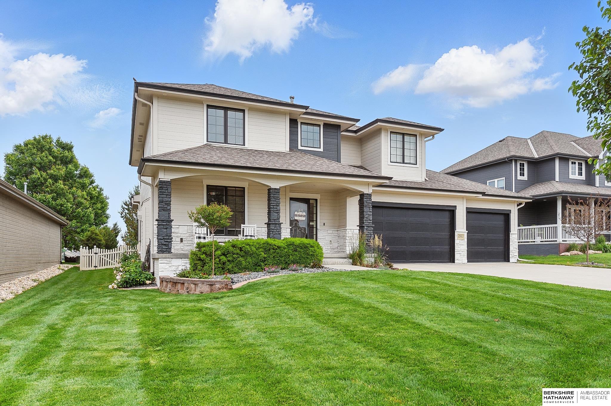 Gretna, Nebraska 68028, United States, 5 Bedrooms Bedrooms, ,3 BathroomsBathrooms,Residential,Pending,146782