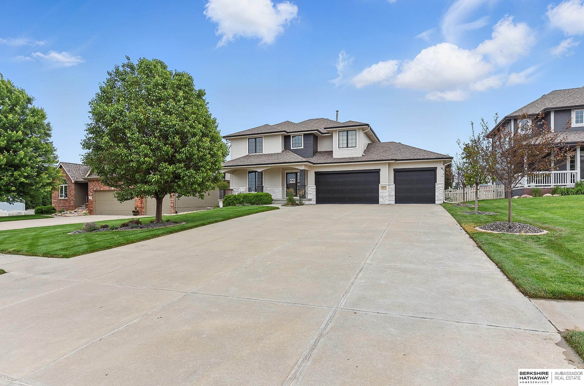 Gretna, Nebraska 68028, United States, 5 Bedrooms Bedrooms, ,3 BathroomsBathrooms,Residential,Pending,146782