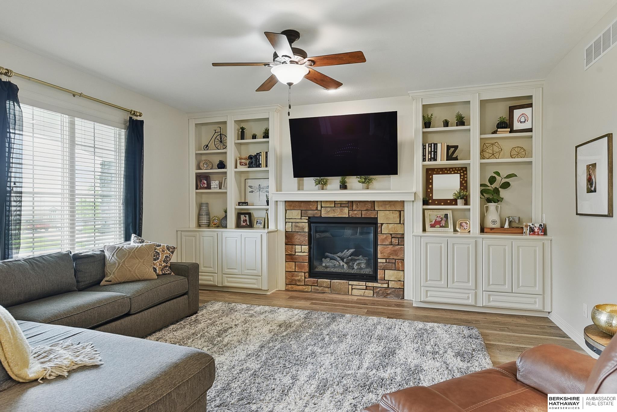 Gretna, Nebraska 68028, United States, 5 Bedrooms Bedrooms, ,3 BathroomsBathrooms,Residential,Pending,146782