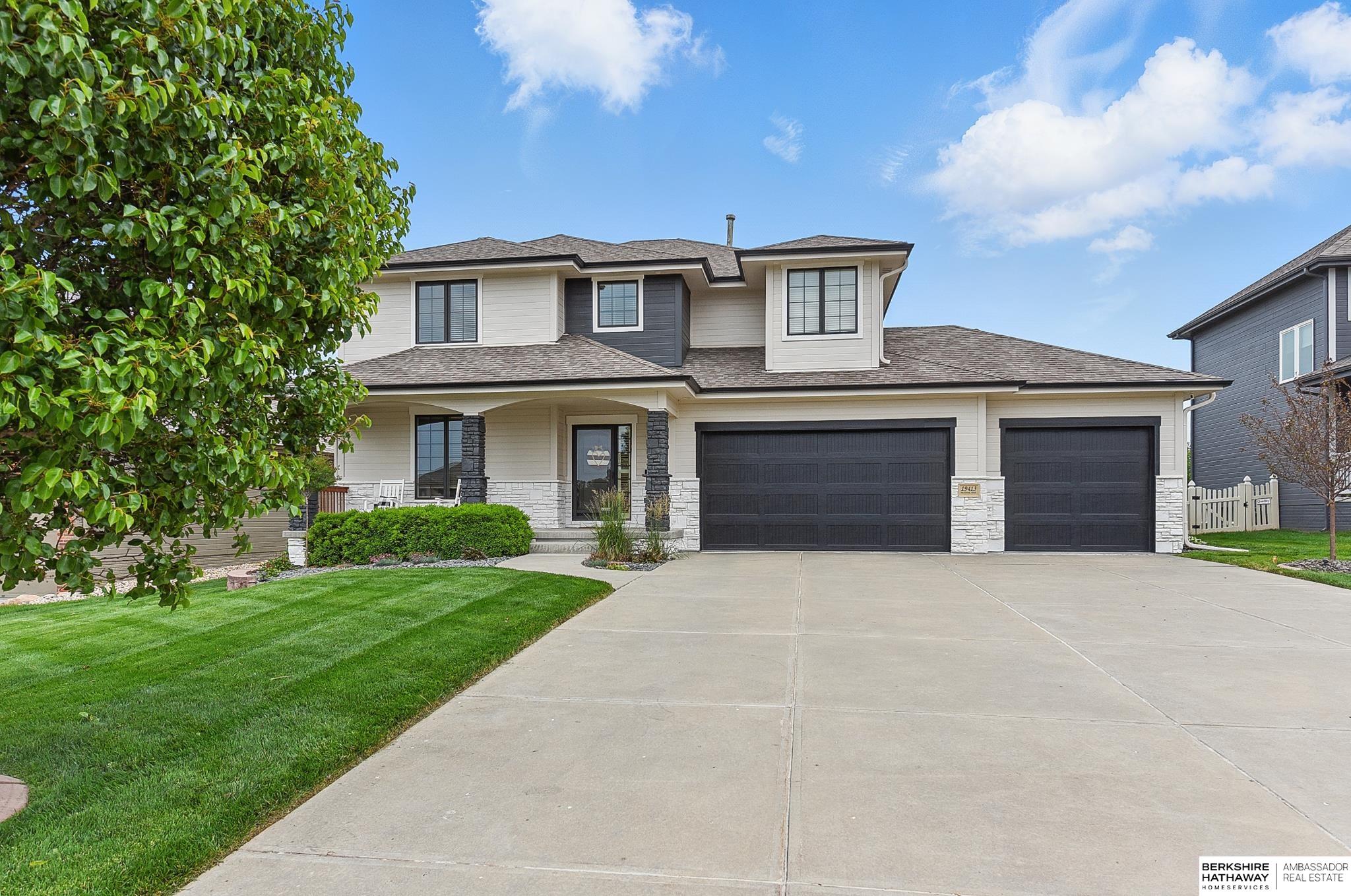 Gretna, Nebraska 68028, United States, 5 Bedrooms Bedrooms, ,3 BathroomsBathrooms,Residential,Pending,146782