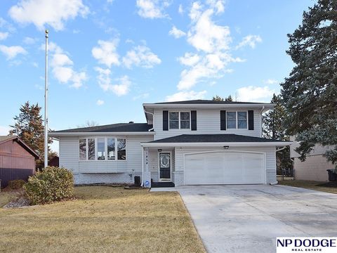 Photo of 11454 Queens Drive, Omaha, NE 68164 (MLS # 22604090)