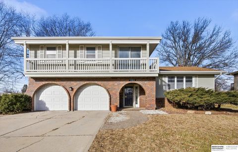 Photo of 14048 Pierce Street, Omaha, NE 68144 (MLS # 22601733)