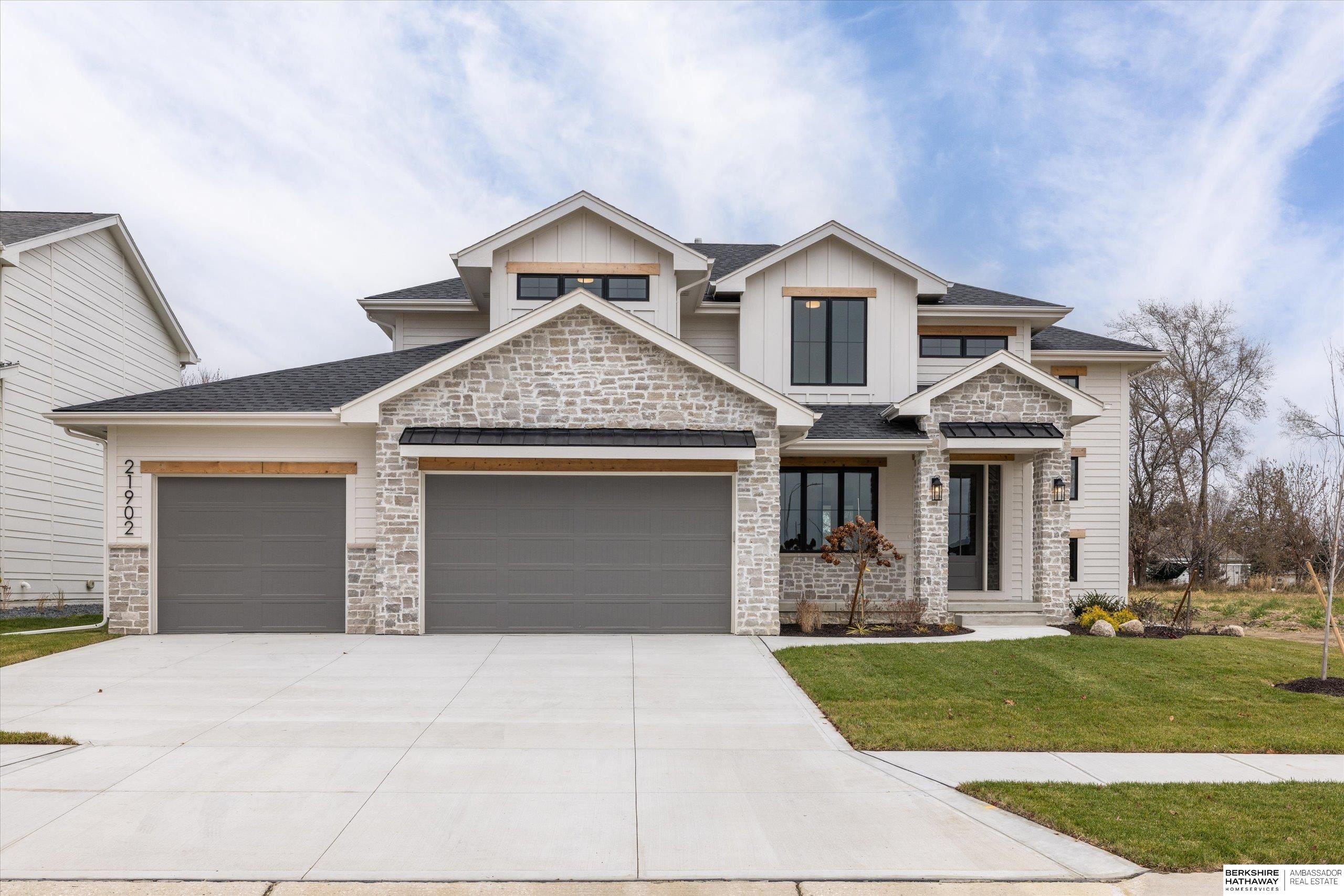 Elkhorn, Nebraska 68022, United States, 5 Bedrooms Bedrooms, ,3 BathroomsBathrooms,Residential,Active,247396