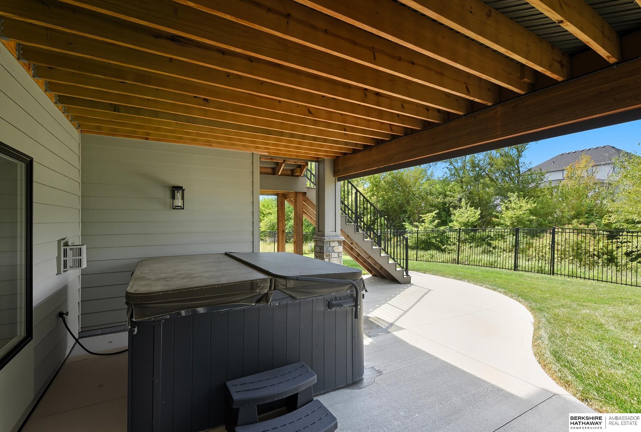 Elkhorn, Nebraska 68022, United States, 4 Bedrooms Bedrooms, ,3 BathroomsBathrooms,Residential,Pending,209250