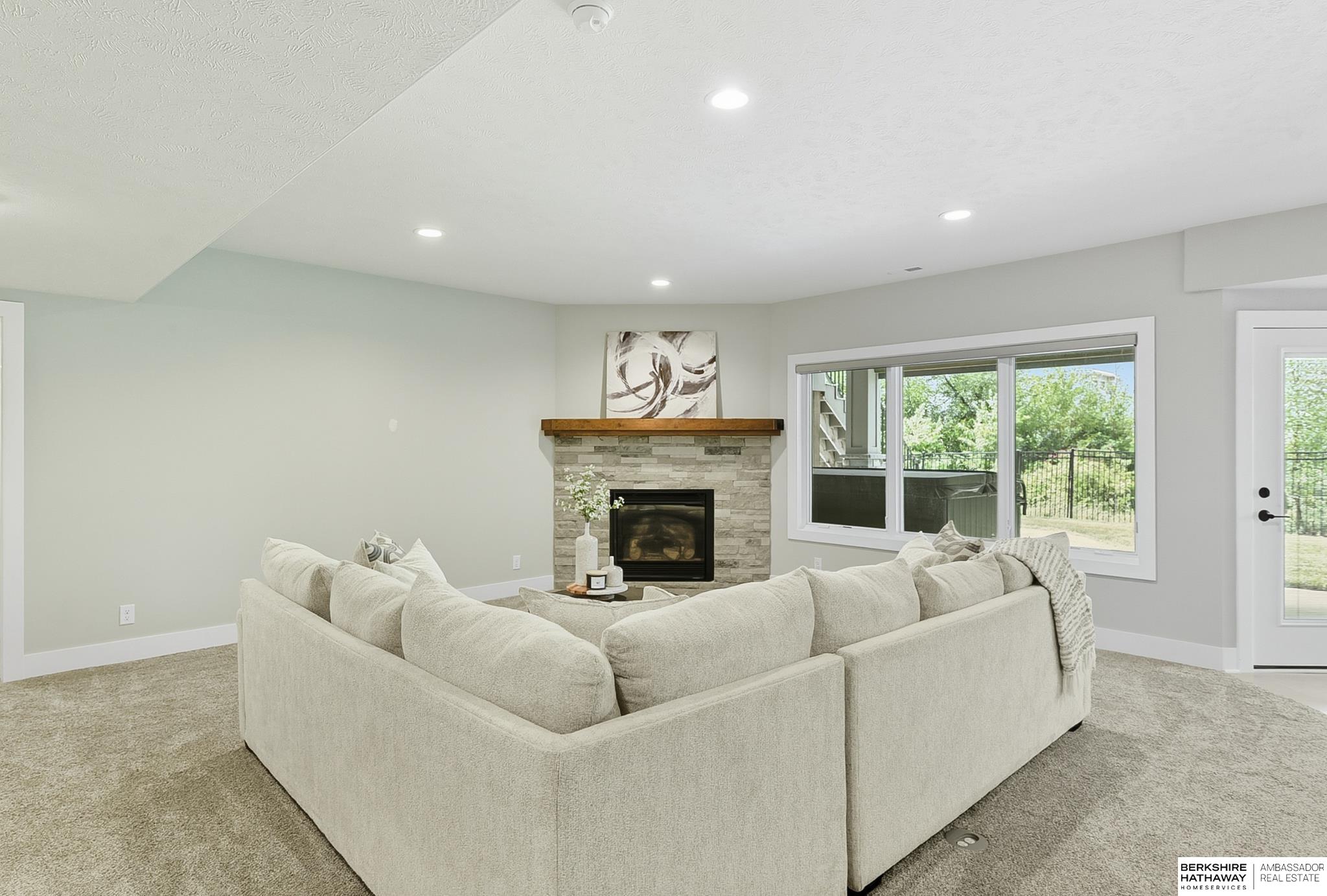 Elkhorn, Nebraska 68022, United States, 4 Bedrooms Bedrooms, ,3 BathroomsBathrooms,Residential,Pending,209250