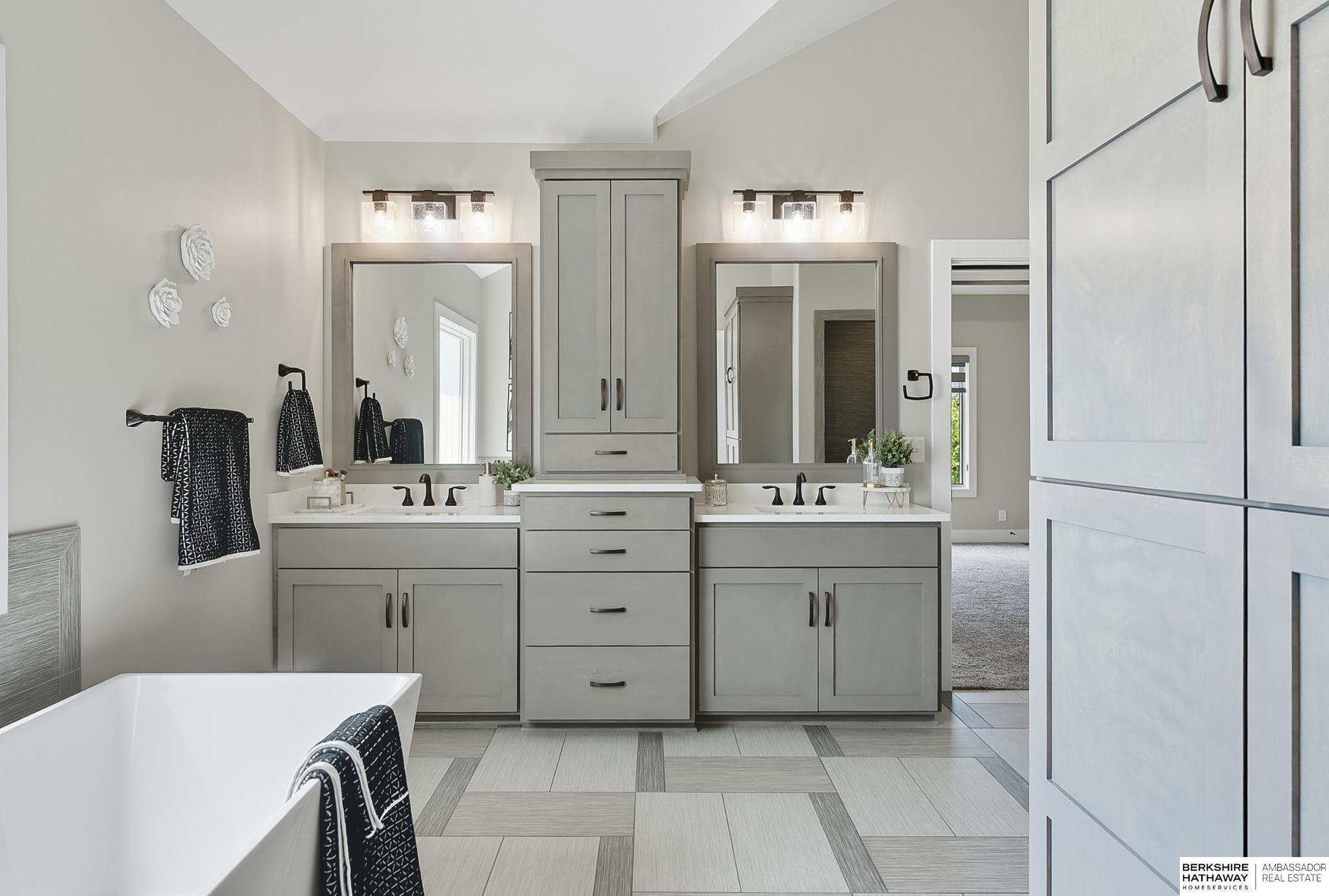 Elkhorn, Nebraska 68022, United States, 4 Bedrooms Bedrooms, ,3 BathroomsBathrooms,Residential,Pending,209250