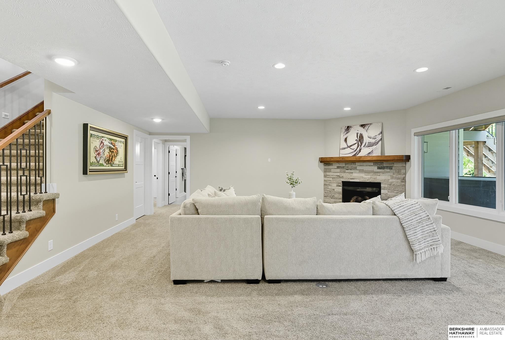 Elkhorn, Nebraska 68022, United States, 4 Bedrooms Bedrooms, ,3 BathroomsBathrooms,Residential,Pending,209250