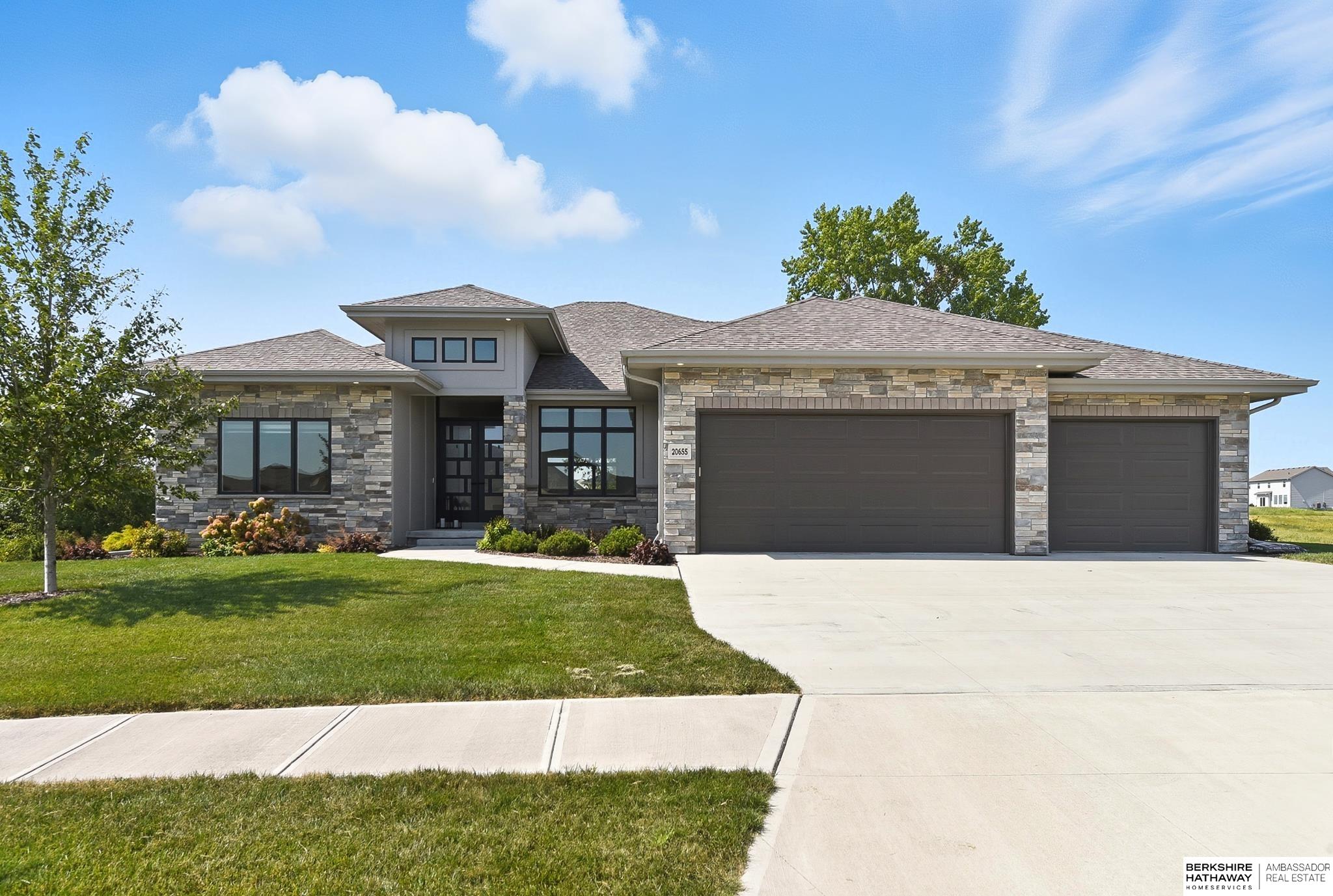 Elkhorn, Nebraska 68022, United States, 4 Bedrooms Bedrooms, ,3 BathroomsBathrooms,Residential,Pending,209250