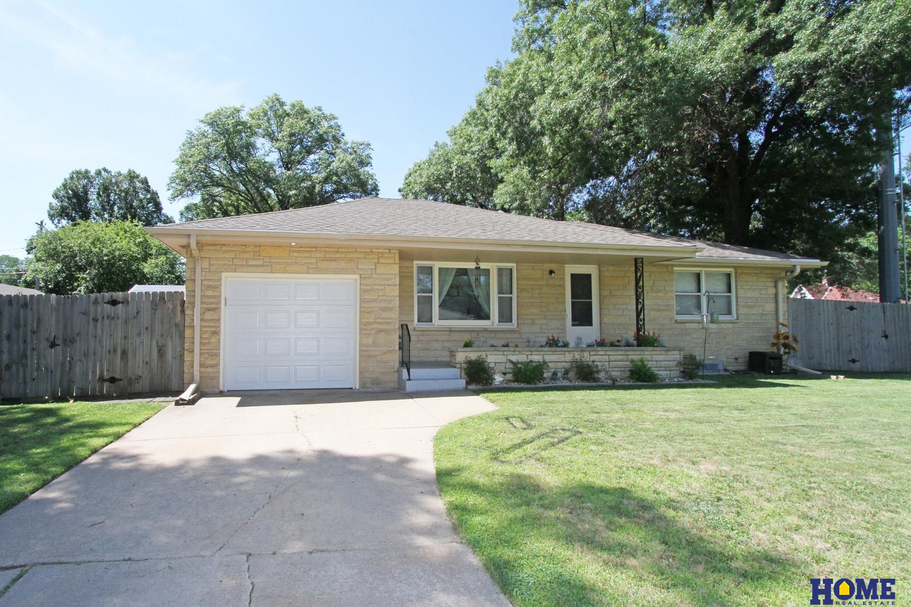 Photo 1 of 19 — 5601 Greenwood Street, Lincoln, NE 68507