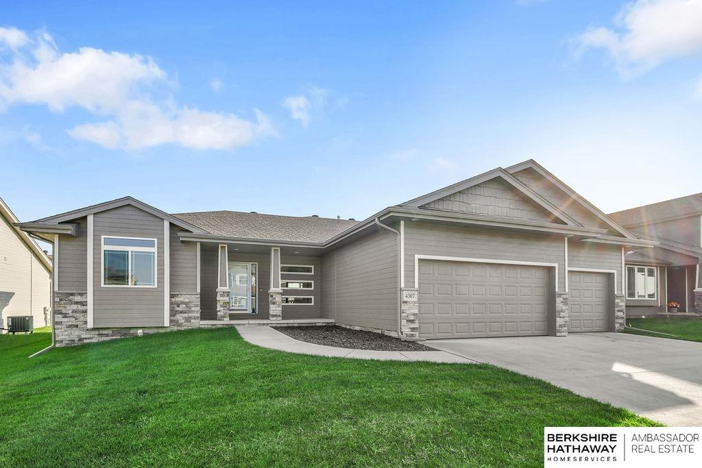 Bennington, Nebraska 68007, United States, 3 Bedrooms Bedrooms, ,2 BathroomsBathrooms,Residential,Pending,250203