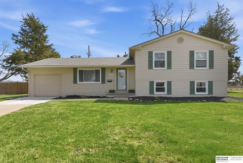 Photo of 13205 Cedar Circle, Omaha, NE 68144 (MLS # 22609109)