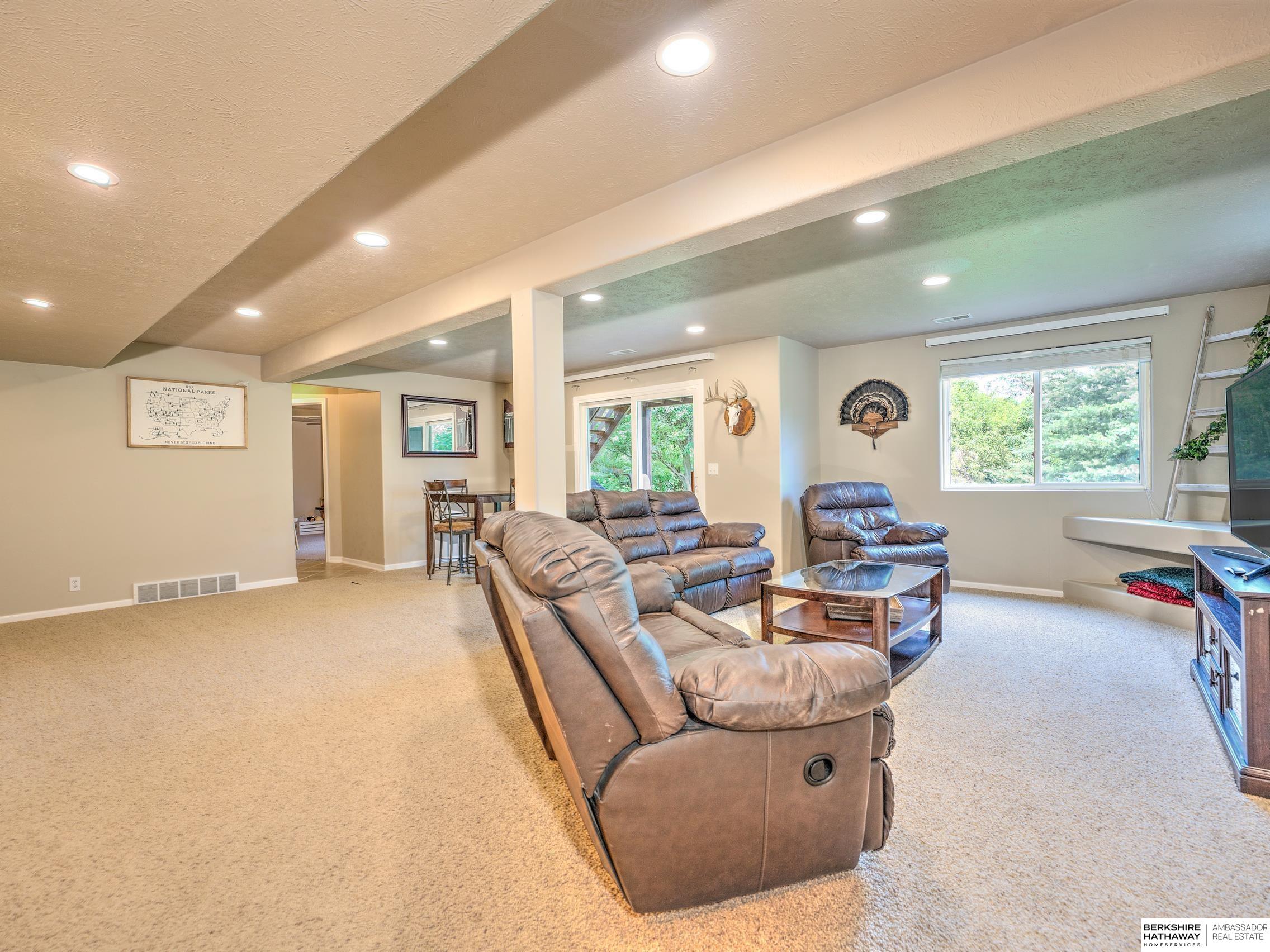 Omaha, Nebraska 68135, United States, 4 Bedrooms Bedrooms, ,3 BathroomsBathrooms,Residential,Active,159062