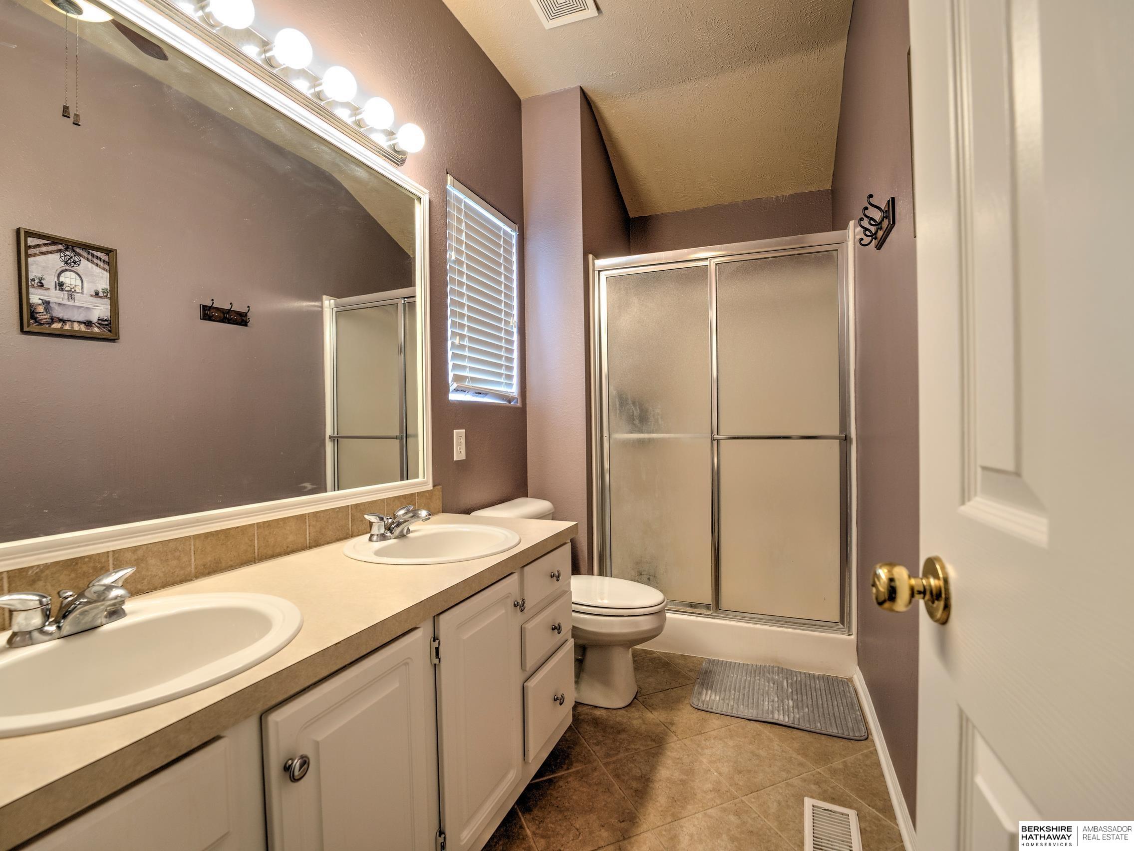 Omaha, Nebraska 68135, United States, 4 Bedrooms Bedrooms, ,3 BathroomsBathrooms,Residential,Active,159062