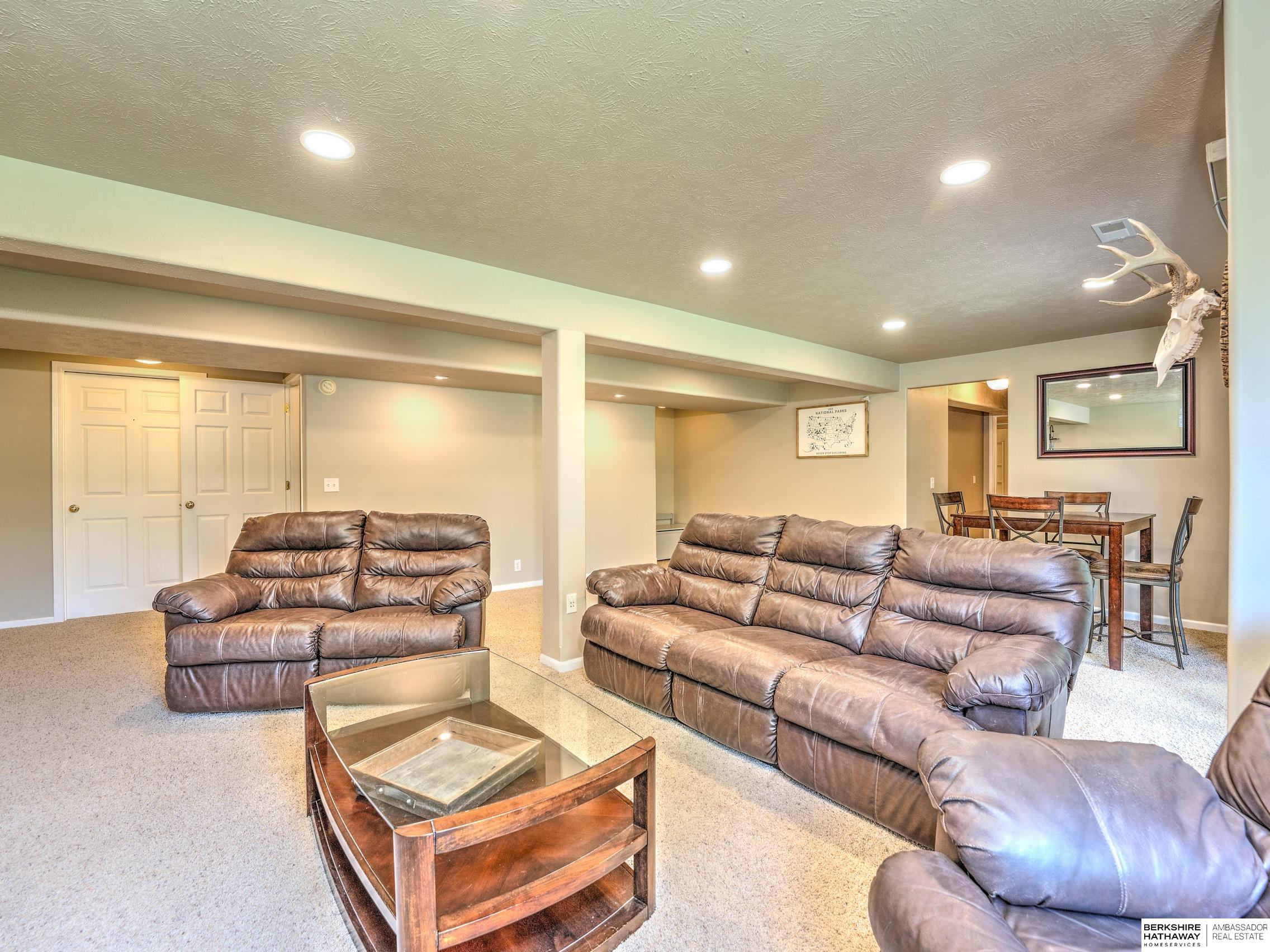 Omaha, Nebraska 68135, United States, 4 Bedrooms Bedrooms, ,3 BathroomsBathrooms,Residential,Active,159062