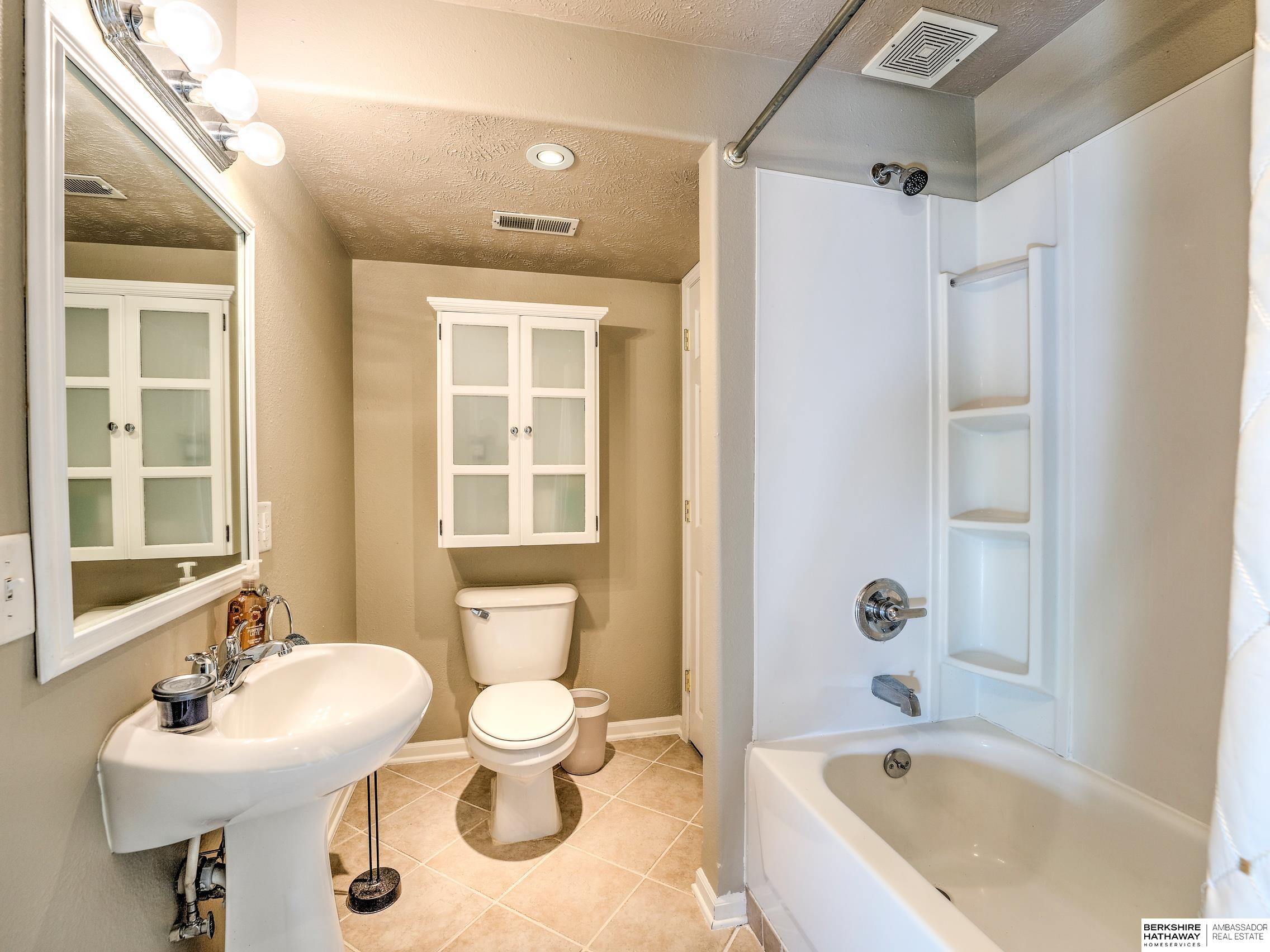 Omaha, Nebraska 68135, United States, 4 Bedrooms Bedrooms, ,3 BathroomsBathrooms,Residential,Active,159062