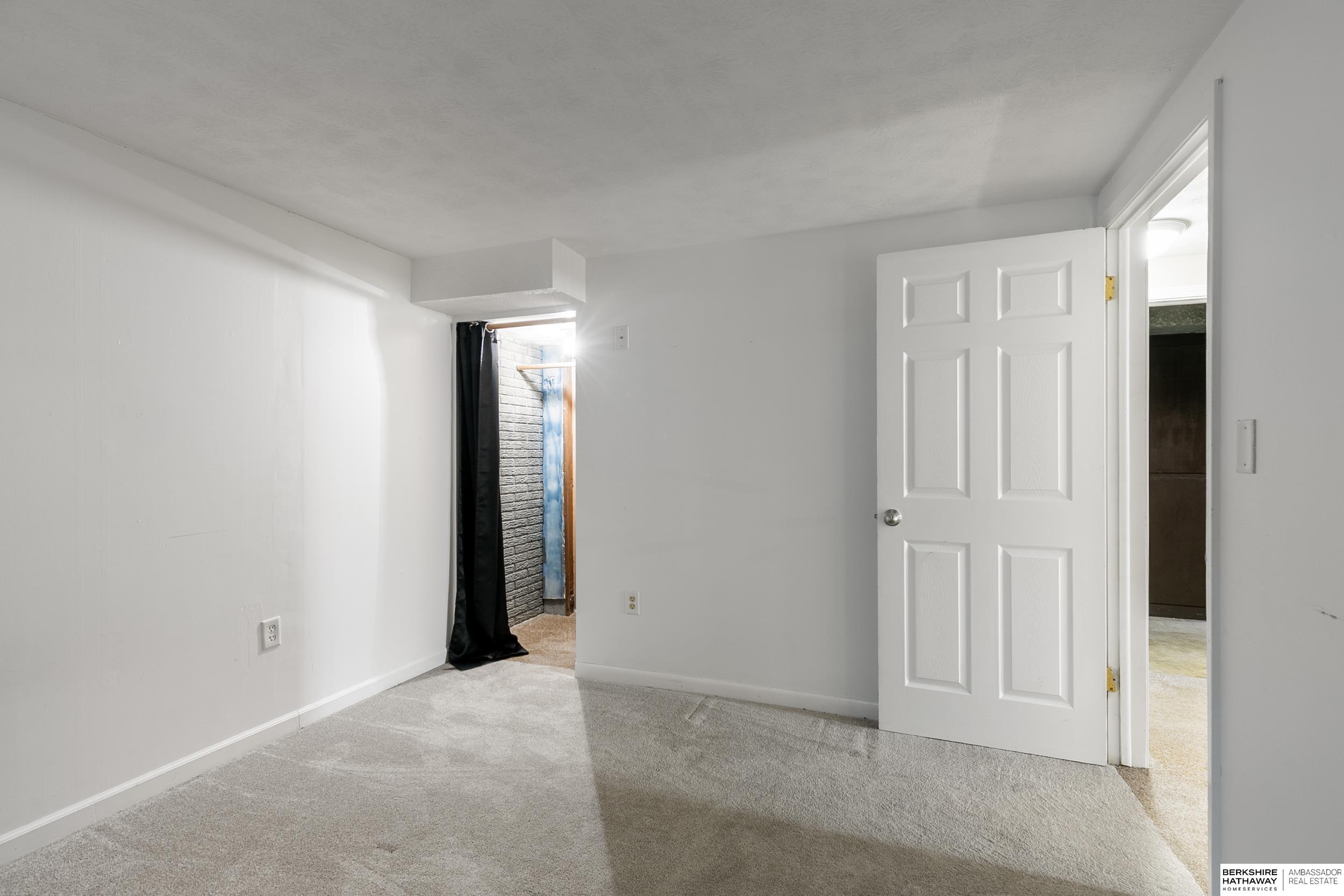 Lincoln, Nebraska 68505, United States, 4 Bedrooms Bedrooms, ,2 BathroomsBathrooms,Residential,Active,239428