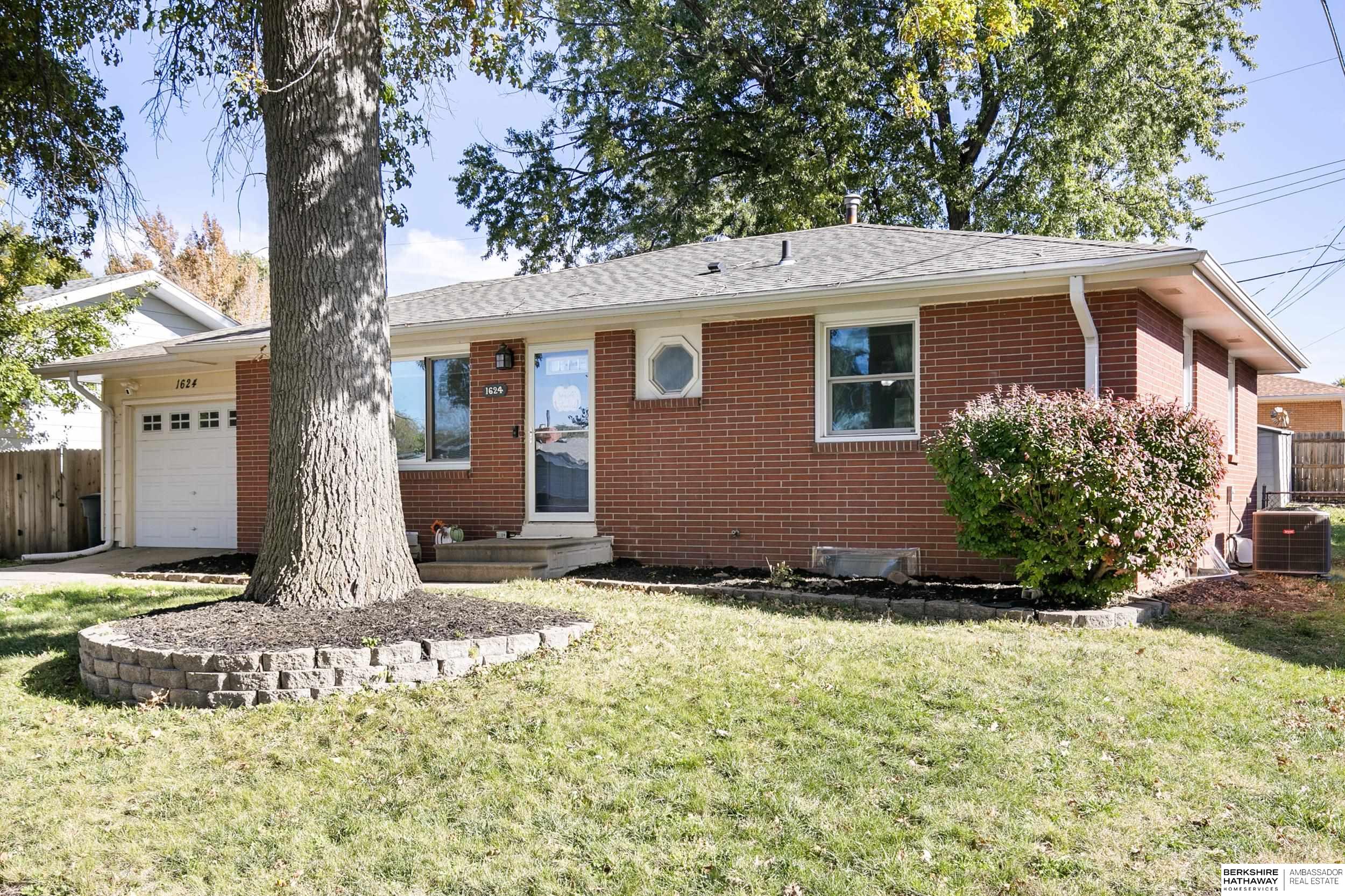 Lincoln, Nebraska 68505, United States, 4 Bedrooms Bedrooms, ,2 BathroomsBathrooms,Residential,Active,239428