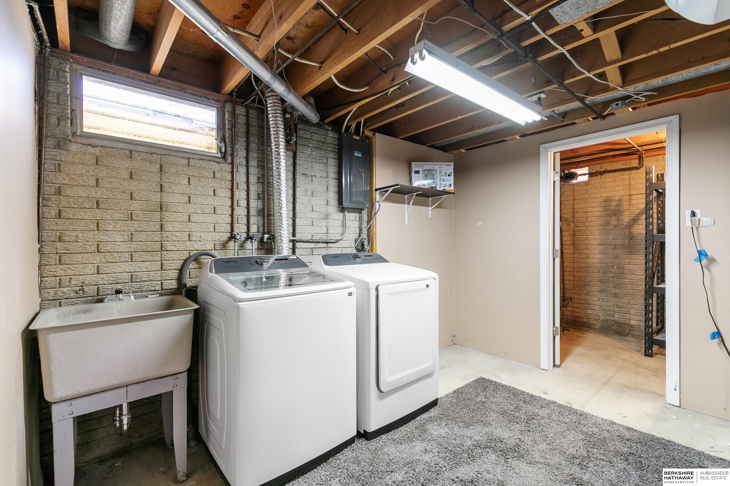 Lincoln, Nebraska 68505, United States, 4 Bedrooms Bedrooms, ,2 BathroomsBathrooms,Residential,Active,239428