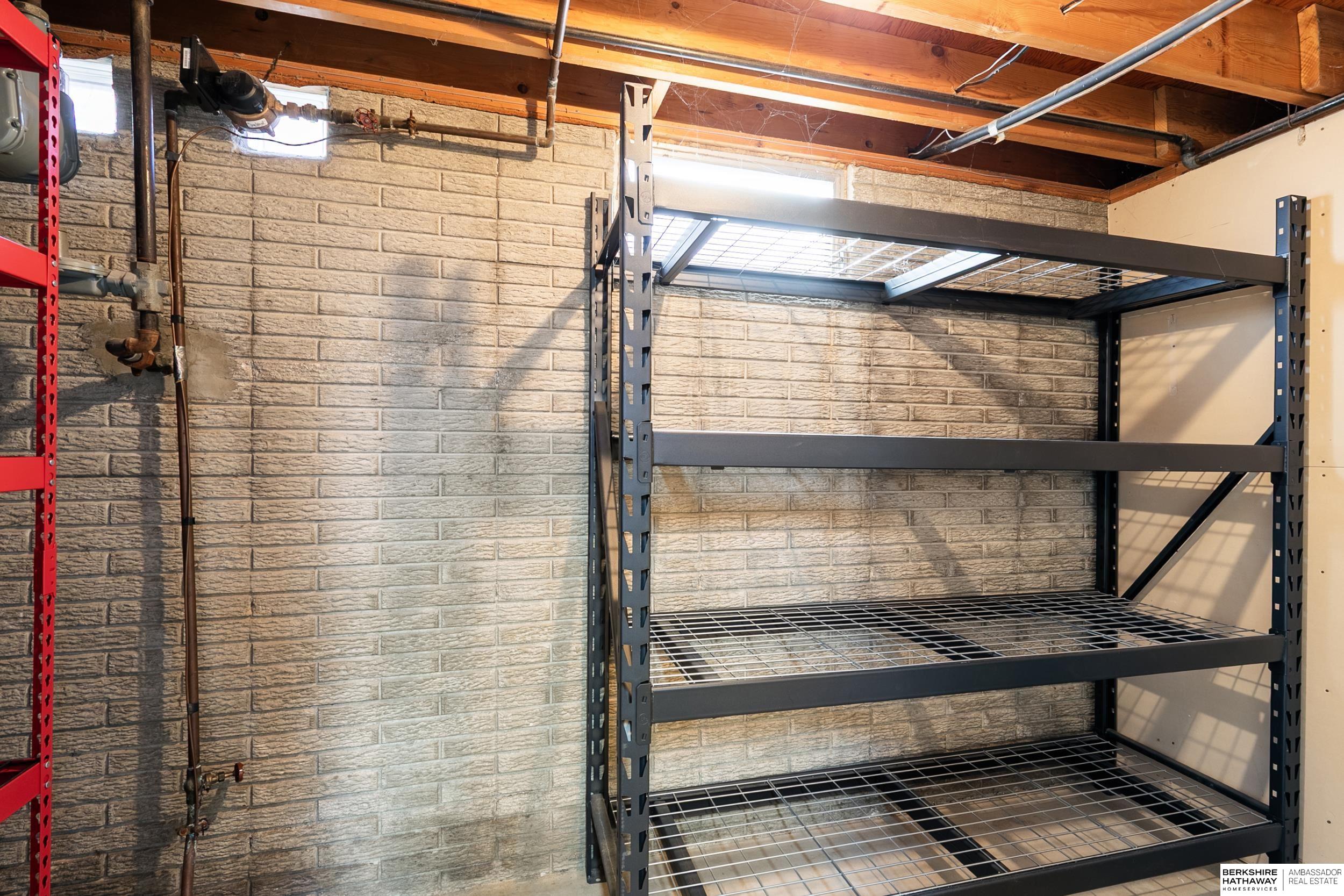 Lincoln, Nebraska 68505, United States, 4 Bedrooms Bedrooms, ,2 BathroomsBathrooms,Residential,Active,239428