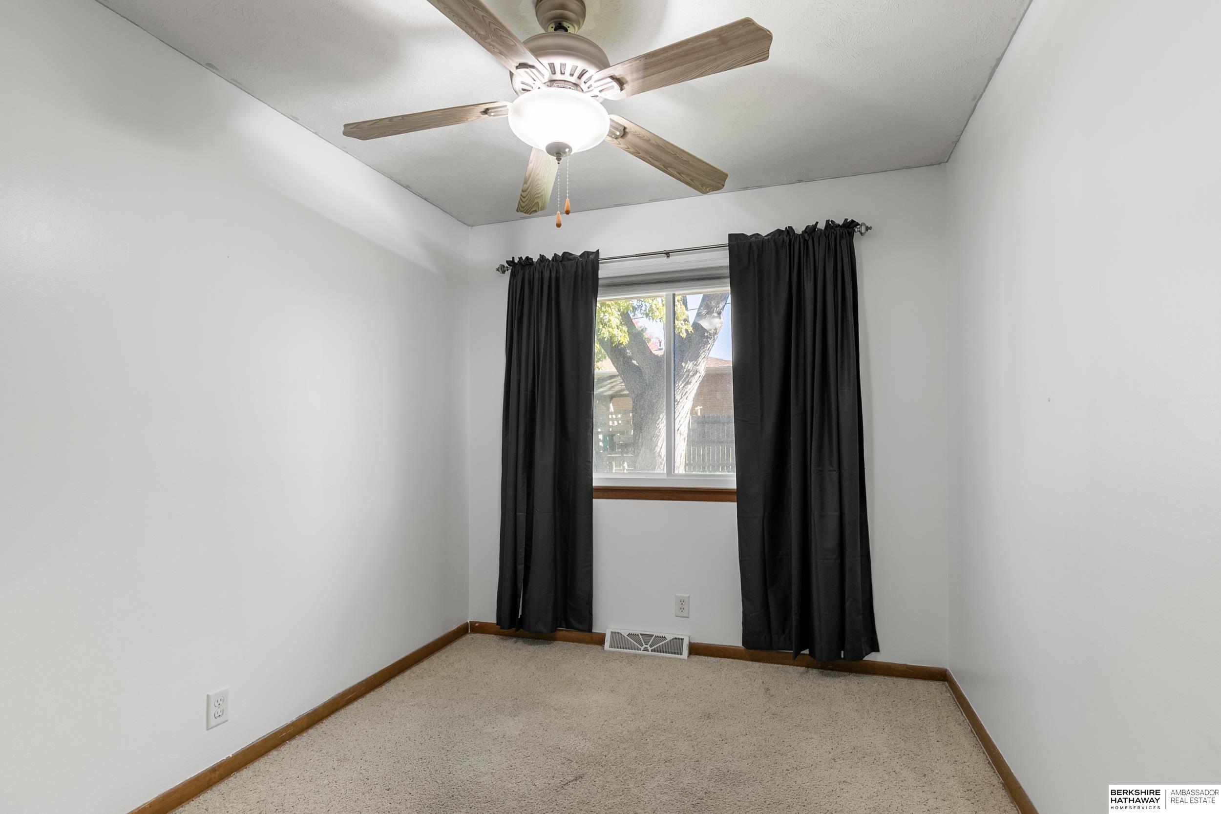 Lincoln, Nebraska 68505, United States, 4 Bedrooms Bedrooms, ,2 BathroomsBathrooms,Residential,Active,239428