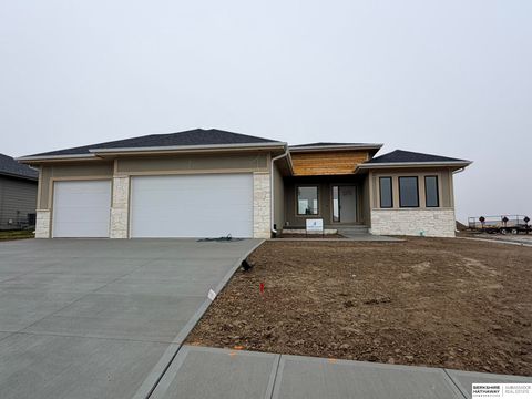 Photo of 20702 Vernon Avenue, Elkhorn, NE 68022 (MLS # 22608673)