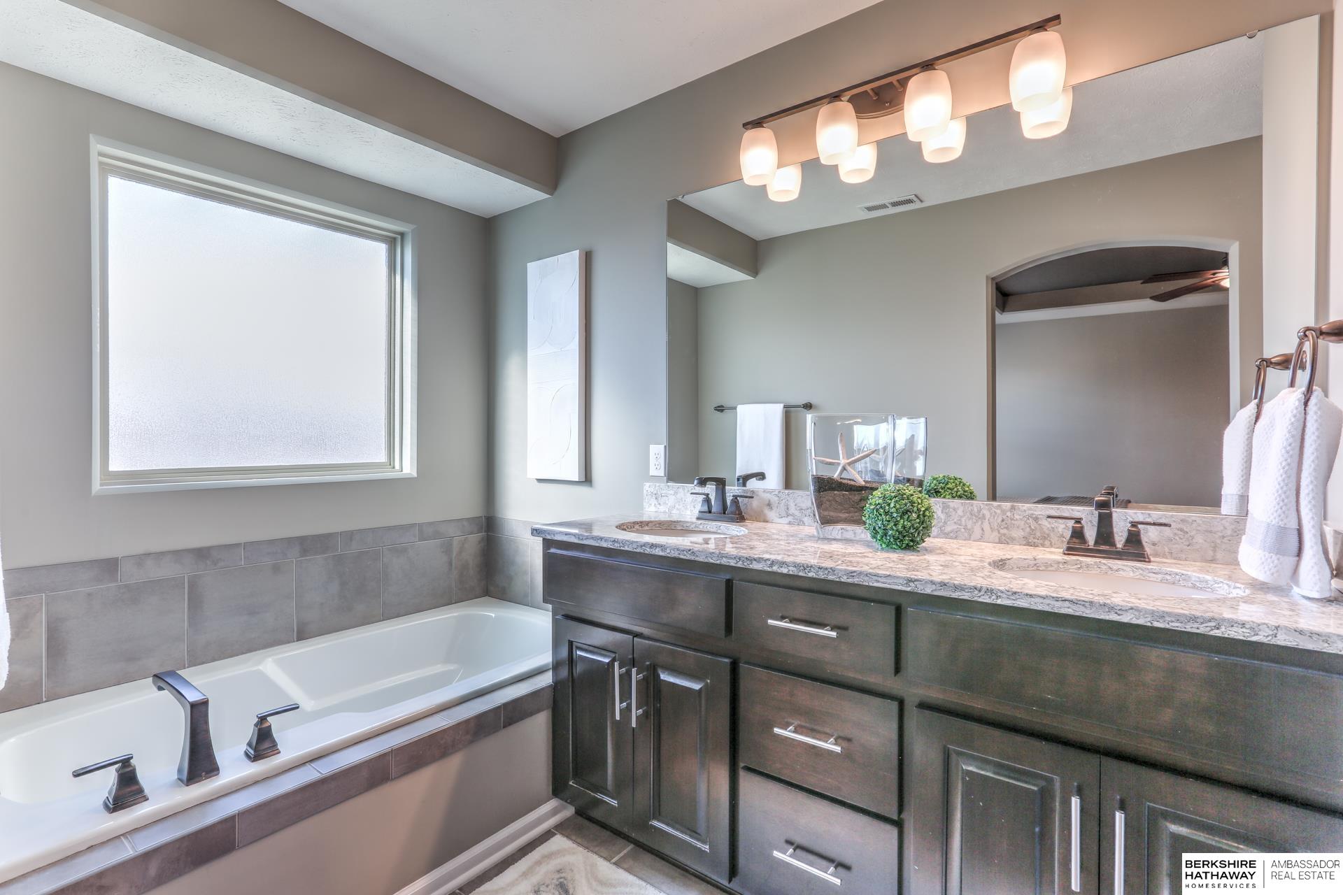 Omaha, Nebraska 68135, United States, 4 Bedrooms Bedrooms, ,3 BathroomsBathrooms,Residential,Active,256794