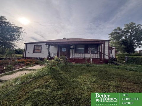 Photo of 6225 Campbell Avenue, Omaha, NE 68107 (MLS # 22626188)