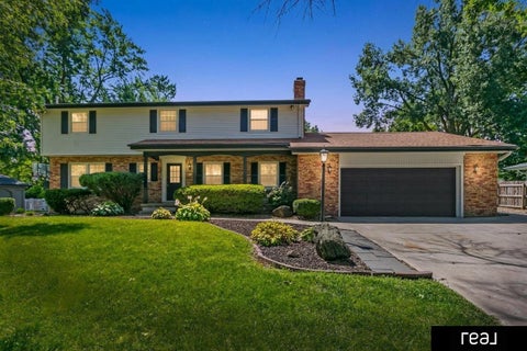 Photo of 9831 Grover Street, Omaha, NE 68124 (MLS # 22630445)