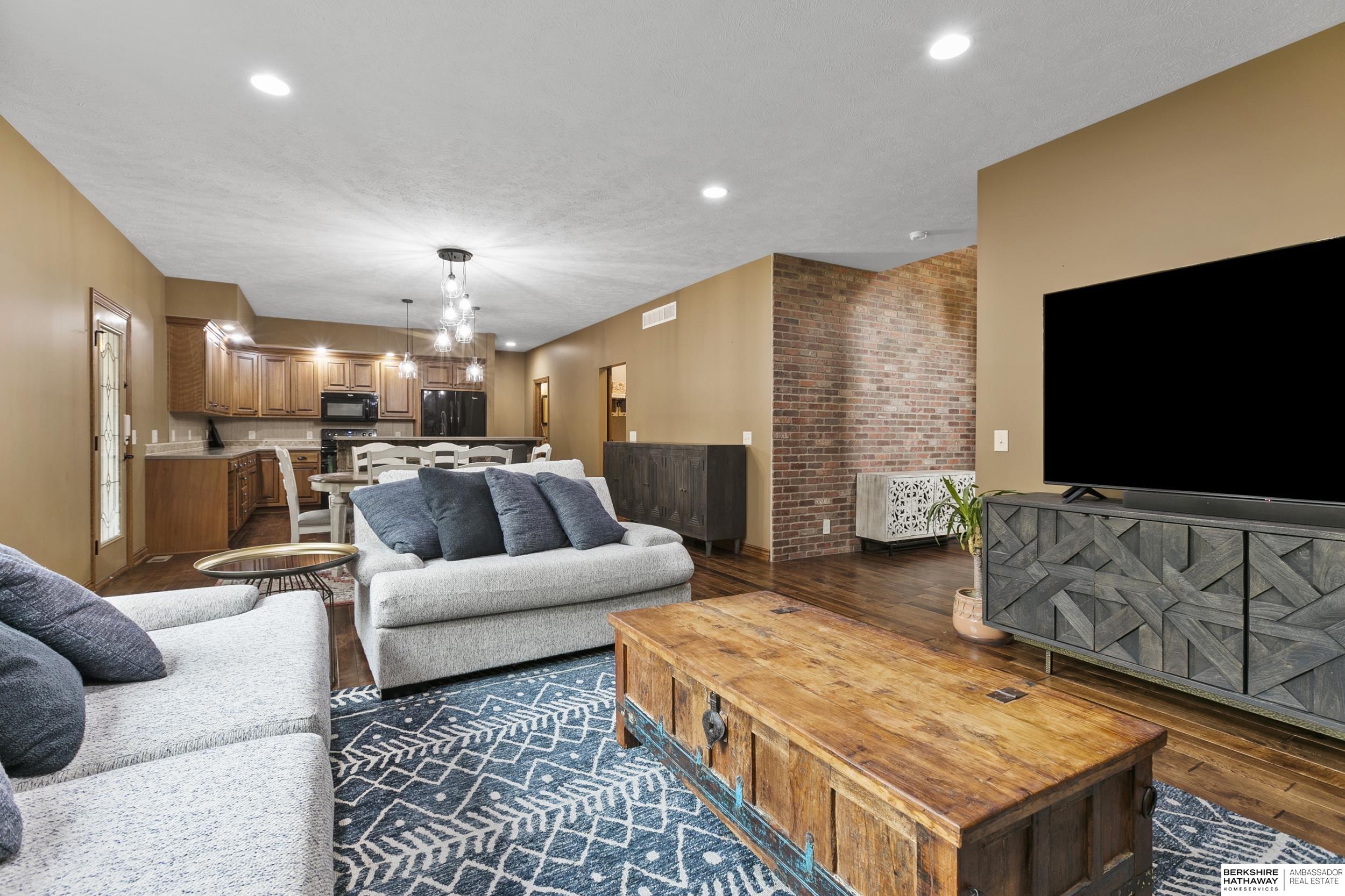 Lincoln, Nebraska 68526, United States, 4 Bedrooms Bedrooms, ,4 BathroomsBathrooms,Residential,Active,241732