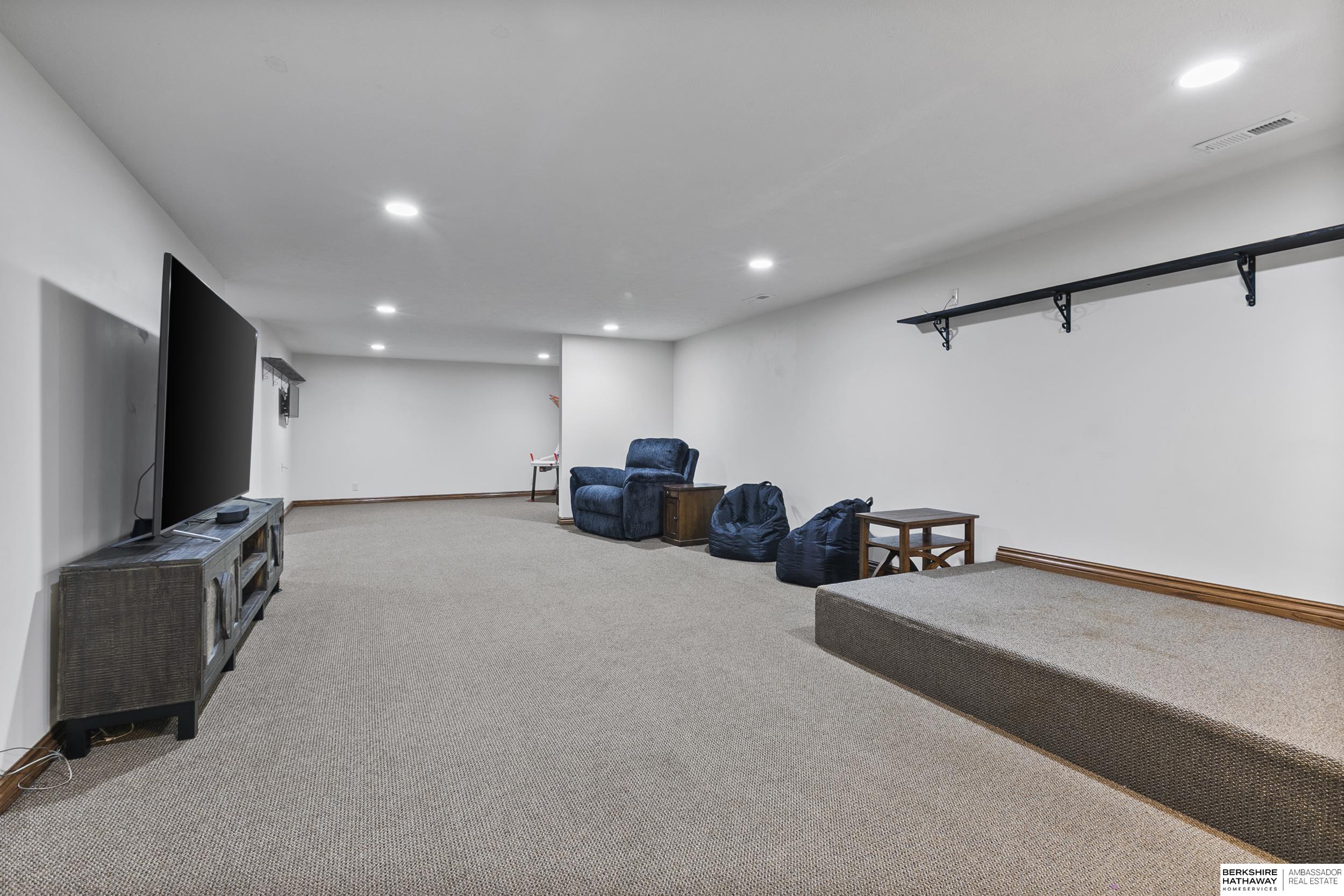 Lincoln, Nebraska 68526, United States, 4 Bedrooms Bedrooms, ,4 BathroomsBathrooms,Residential,Active,241732