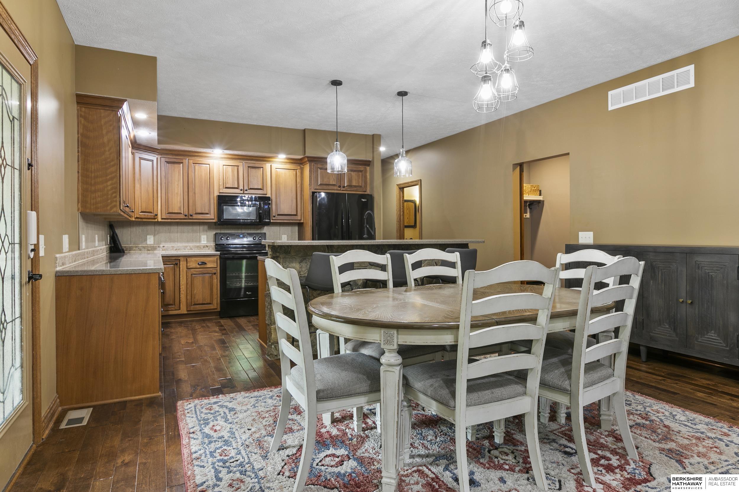 Lincoln, Nebraska 68526, United States, 4 Bedrooms Bedrooms, ,4 BathroomsBathrooms,Residential,Active,241732