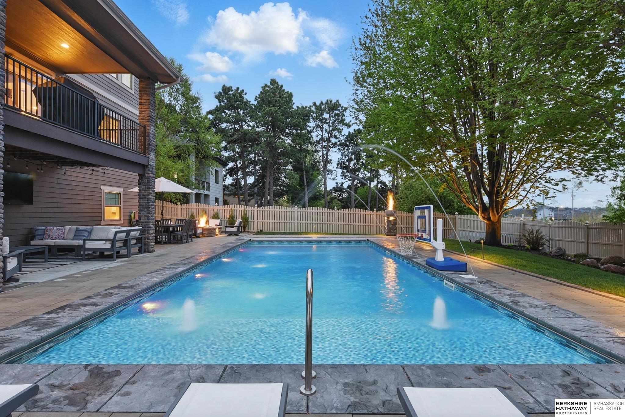 Omaha, Nebraska 68130, United States, 5 Bedrooms Bedrooms, ,3 BathroomsBathrooms,Residential,Active,122355