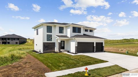 Photo of 6611 S 214th Avenue, Omaha, NE 68022 (MLS # 22604050)