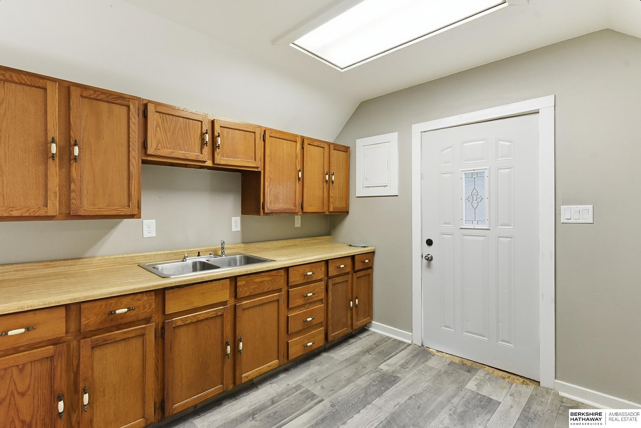 Omaha, Nebraska 68108, United States, 2 Bedrooms Bedrooms, ,1 BathroomBathrooms,Residential,Active,242678