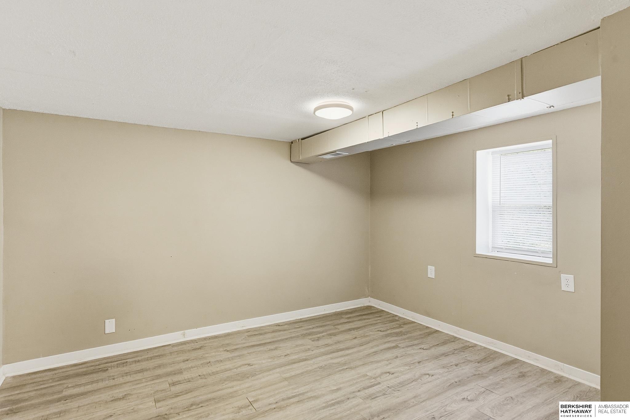 Omaha, Nebraska 68108, United States, 2 Bedrooms Bedrooms, ,1 BathroomBathrooms,Residential,Active,242678