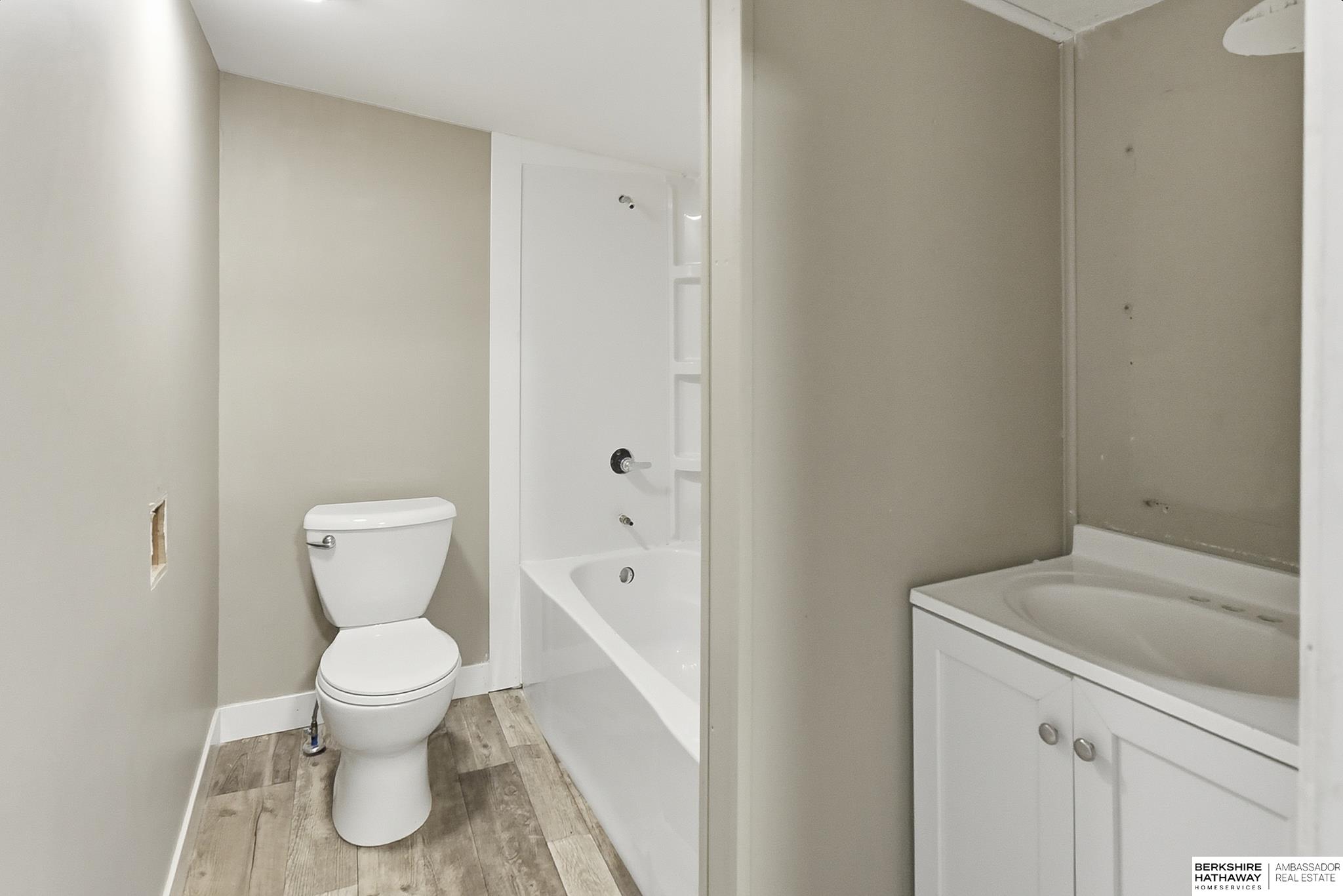 Omaha, Nebraska 68108, United States, 2 Bedrooms Bedrooms, ,1 BathroomBathrooms,Residential,Active,242678