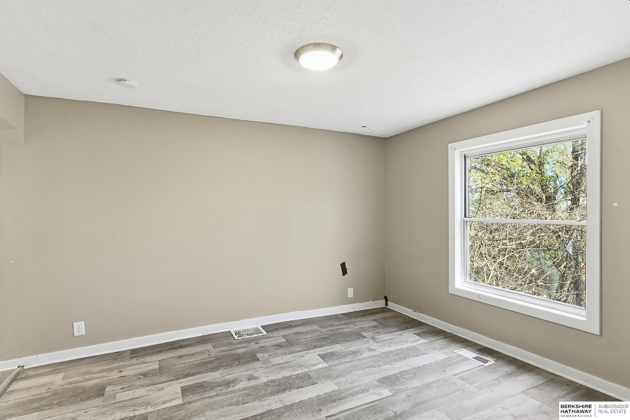 Omaha, Nebraska 68108, United States, 2 Bedrooms Bedrooms, ,1 BathroomBathrooms,Residential,Active,242678