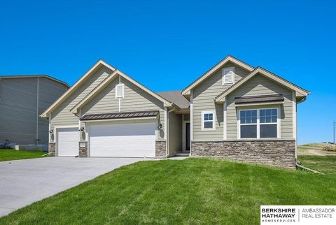 Photo of 10210 S 110th Avenue, Papillion, NE 68046 (MLS # 22518327)