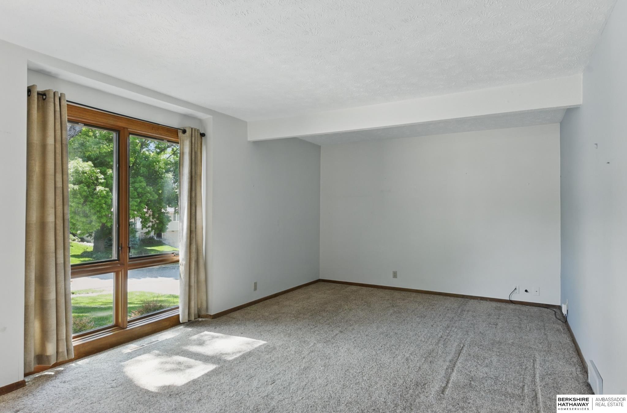 Omaha, Nebraska 68164, United States, 4 Bedrooms Bedrooms, ,3 BathroomsBathrooms,Residential,Pending,130832